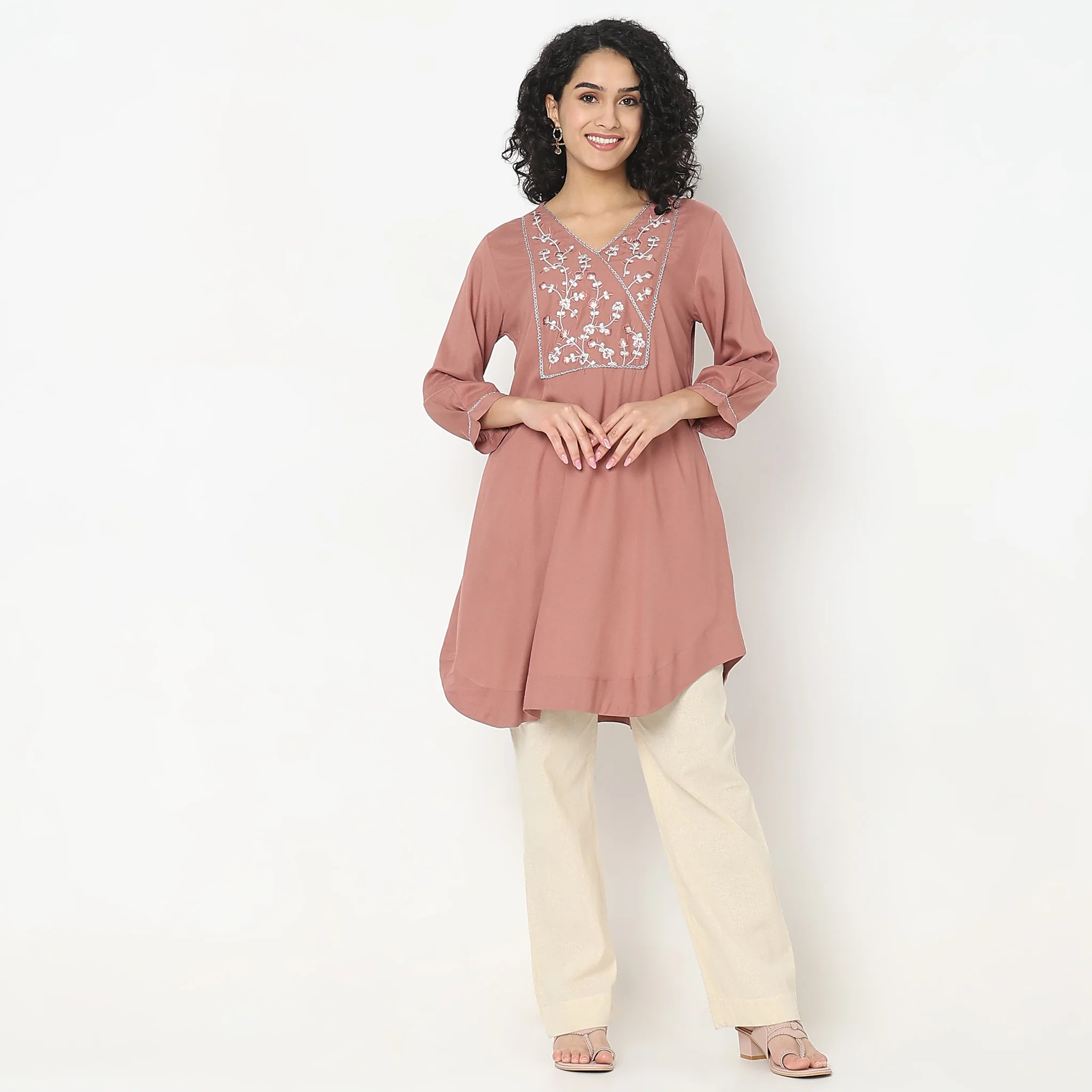 Flare Fit Embroidered Kurta - Image 2