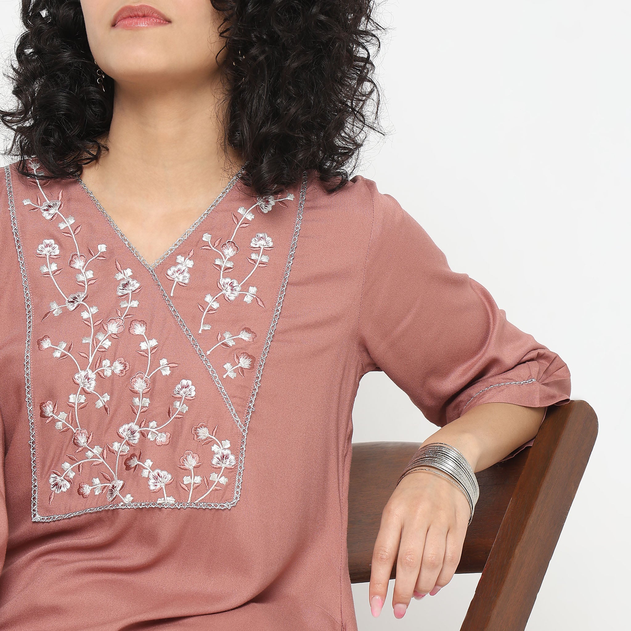 Flare Fit Embroidered Kurta - Image 4