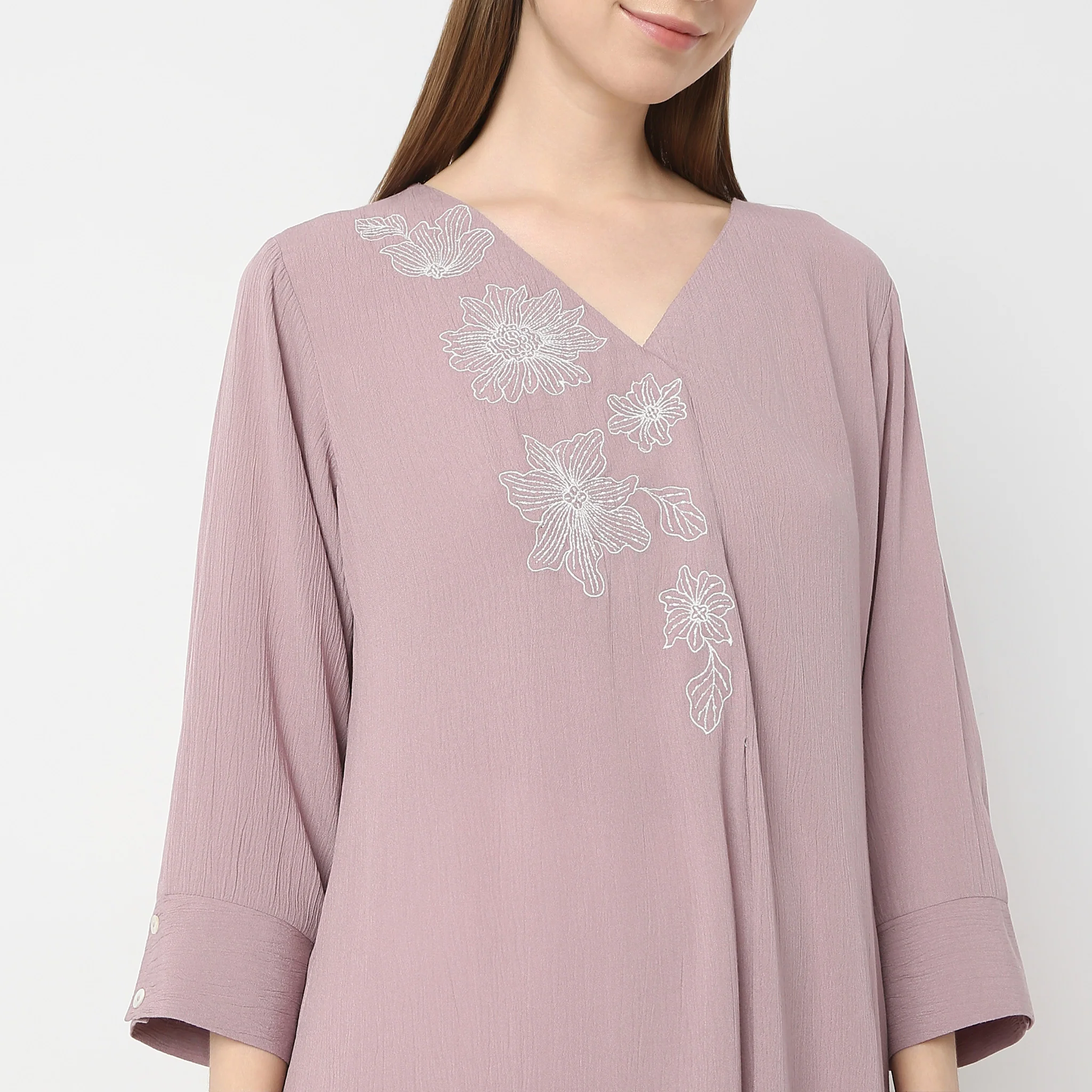 Flare Fit Embroidered Below Knee V-Neck Kurta - Image 4
