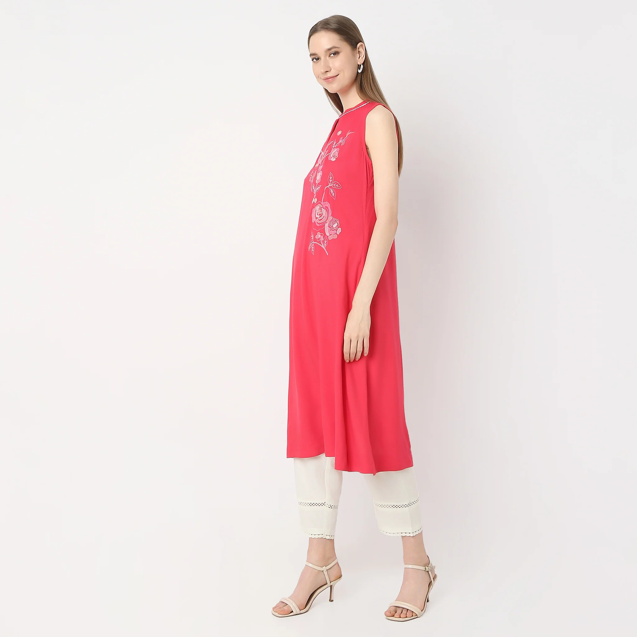 Flare Fit Embroidered Below Knee Keyhole A-Line Sleeveless Kurta - Image 5
