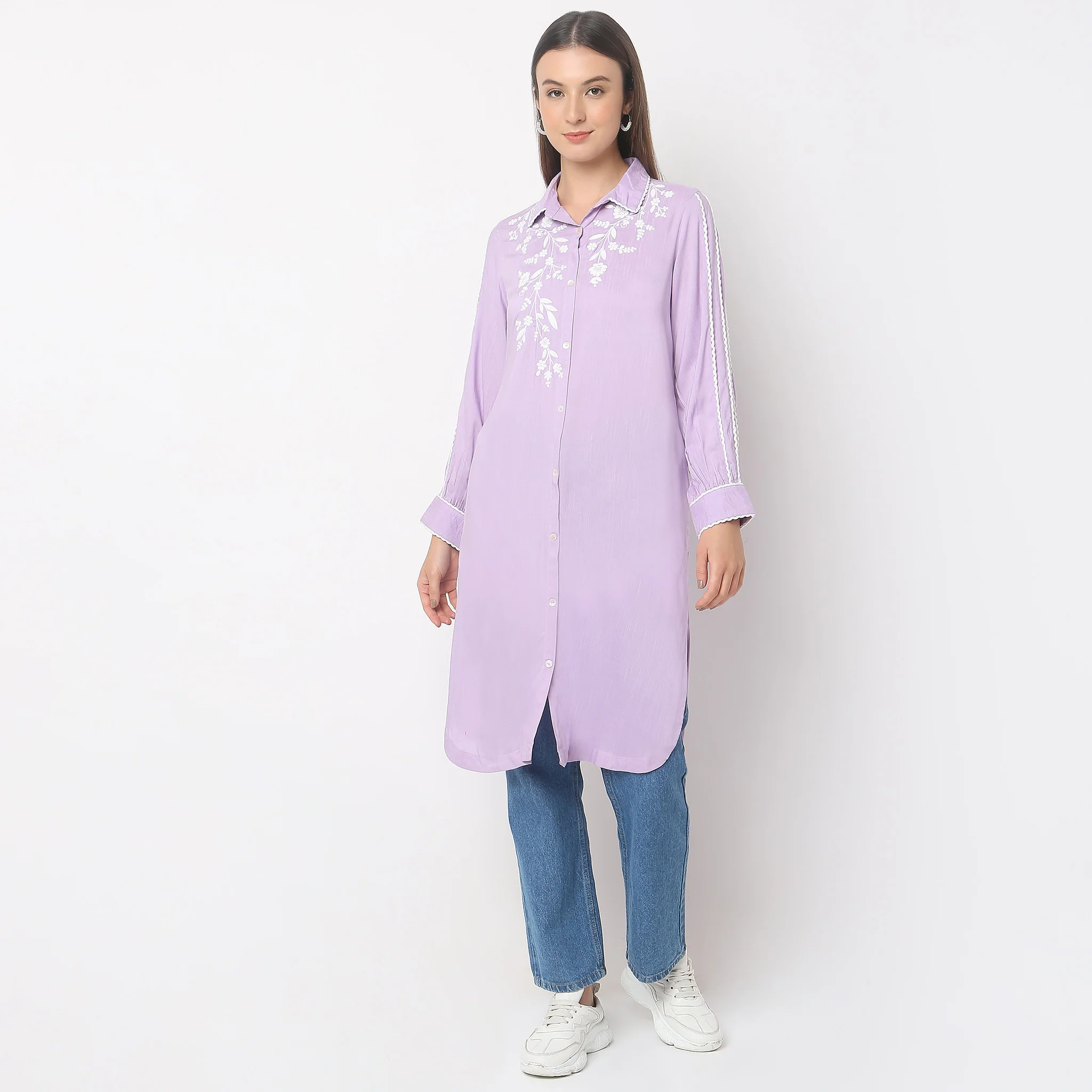 Flare Fit Embroidered Kurta - Image 2