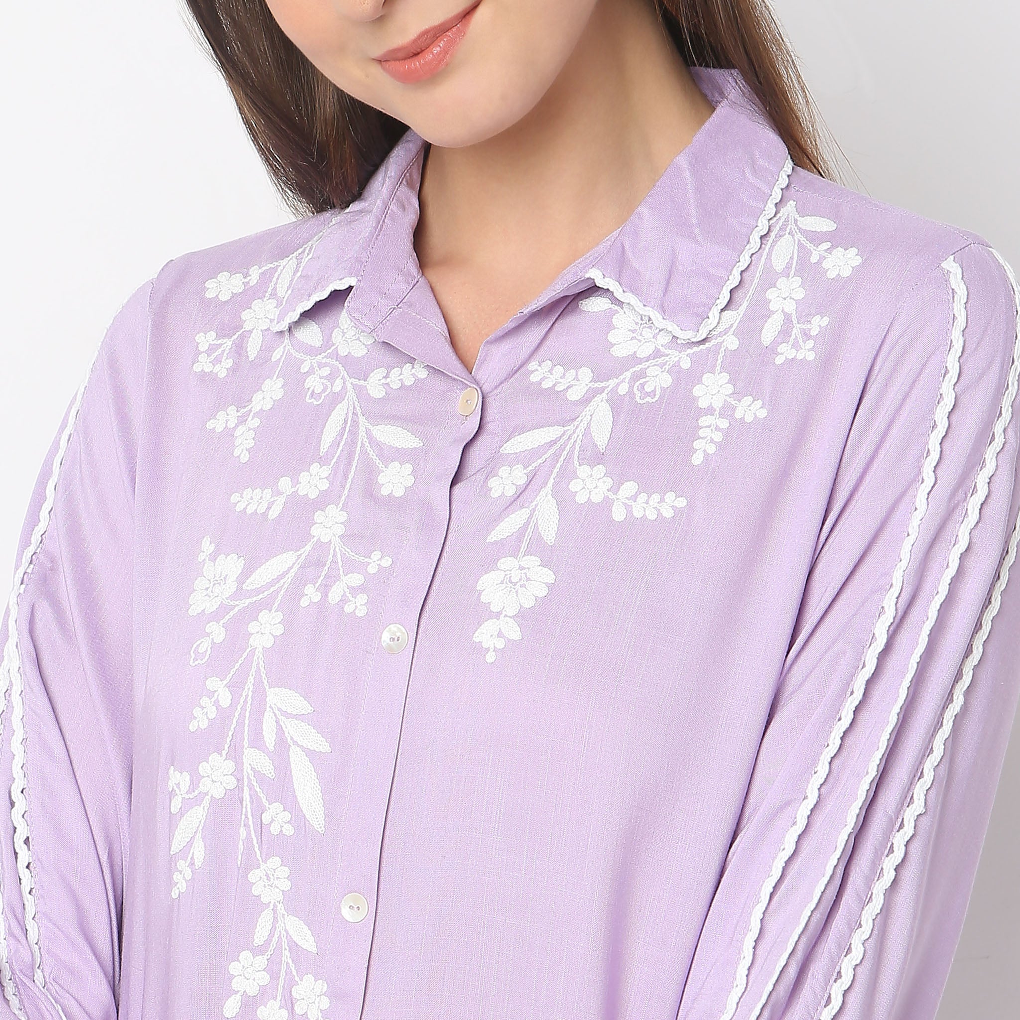 Flare Fit Embroidered Kurta - Image 4