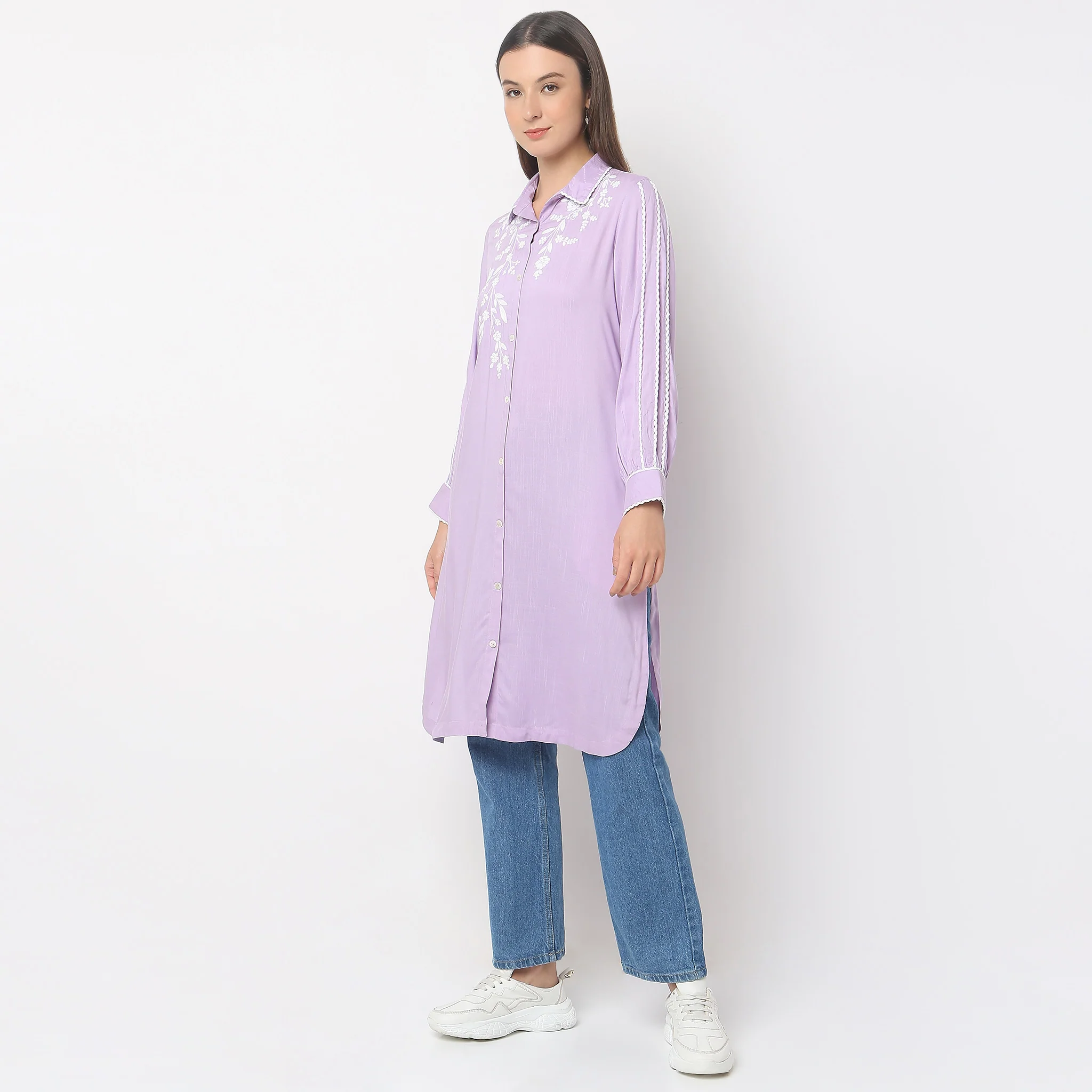 Flare Fit Embroidered Kurta - Image 5