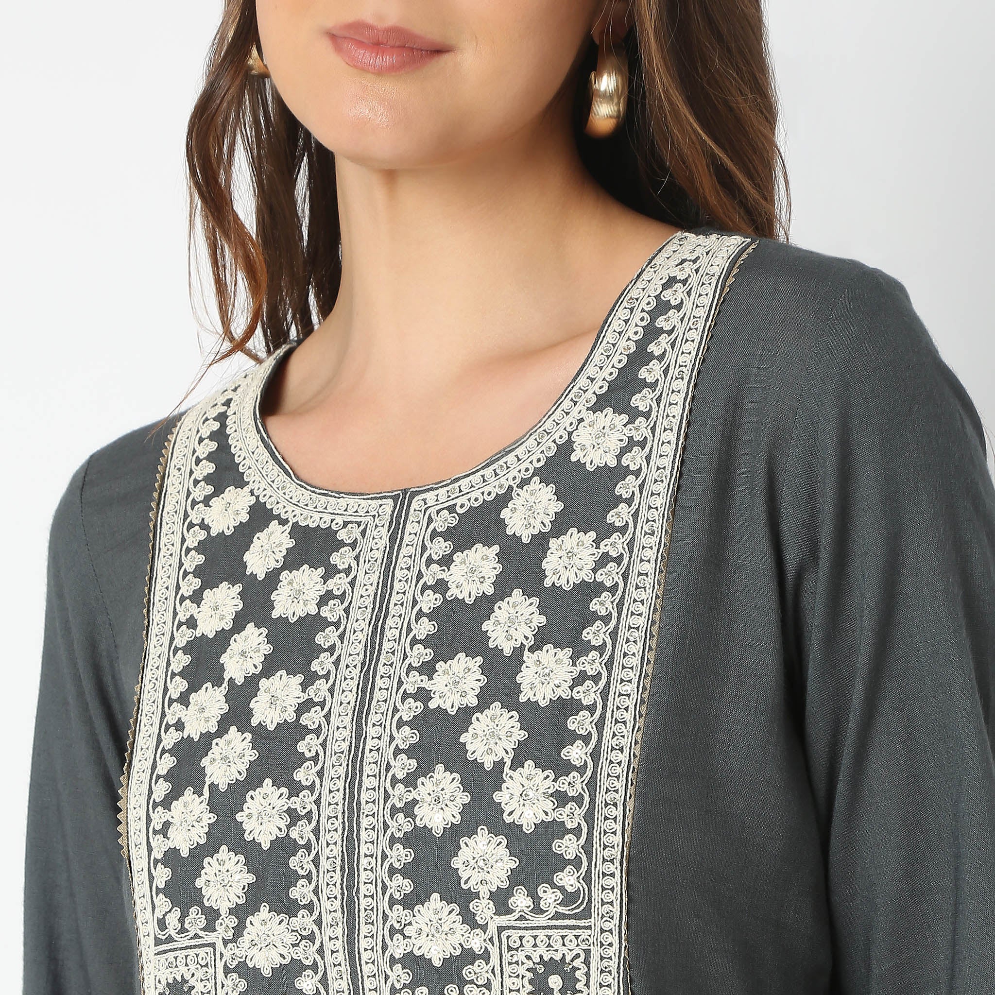Flare Fit Embroidered Kurta - Image 4