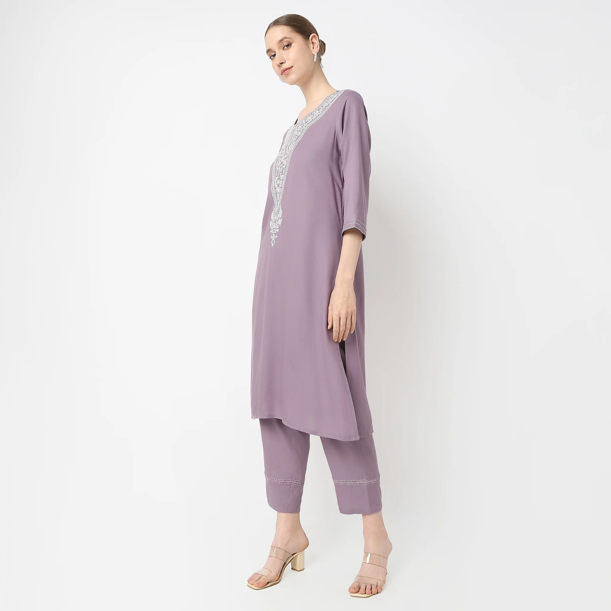 Flare Fit Embroidered Below Knee Straight Kurta - Image 5