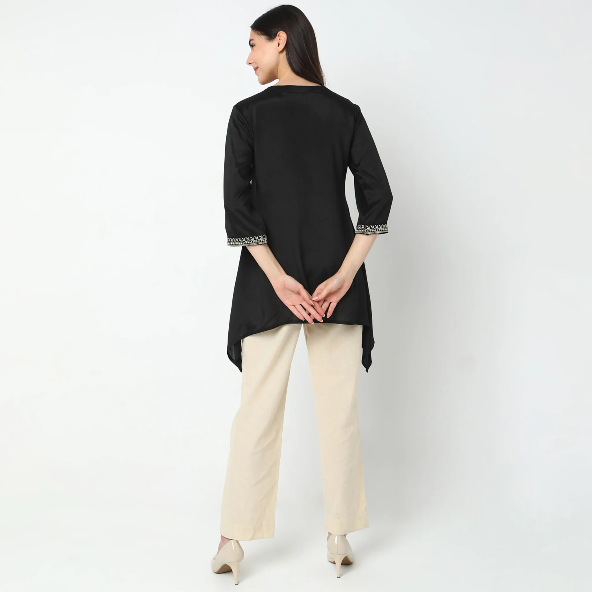 Flare Fit Embroidered Kurta - Image 3