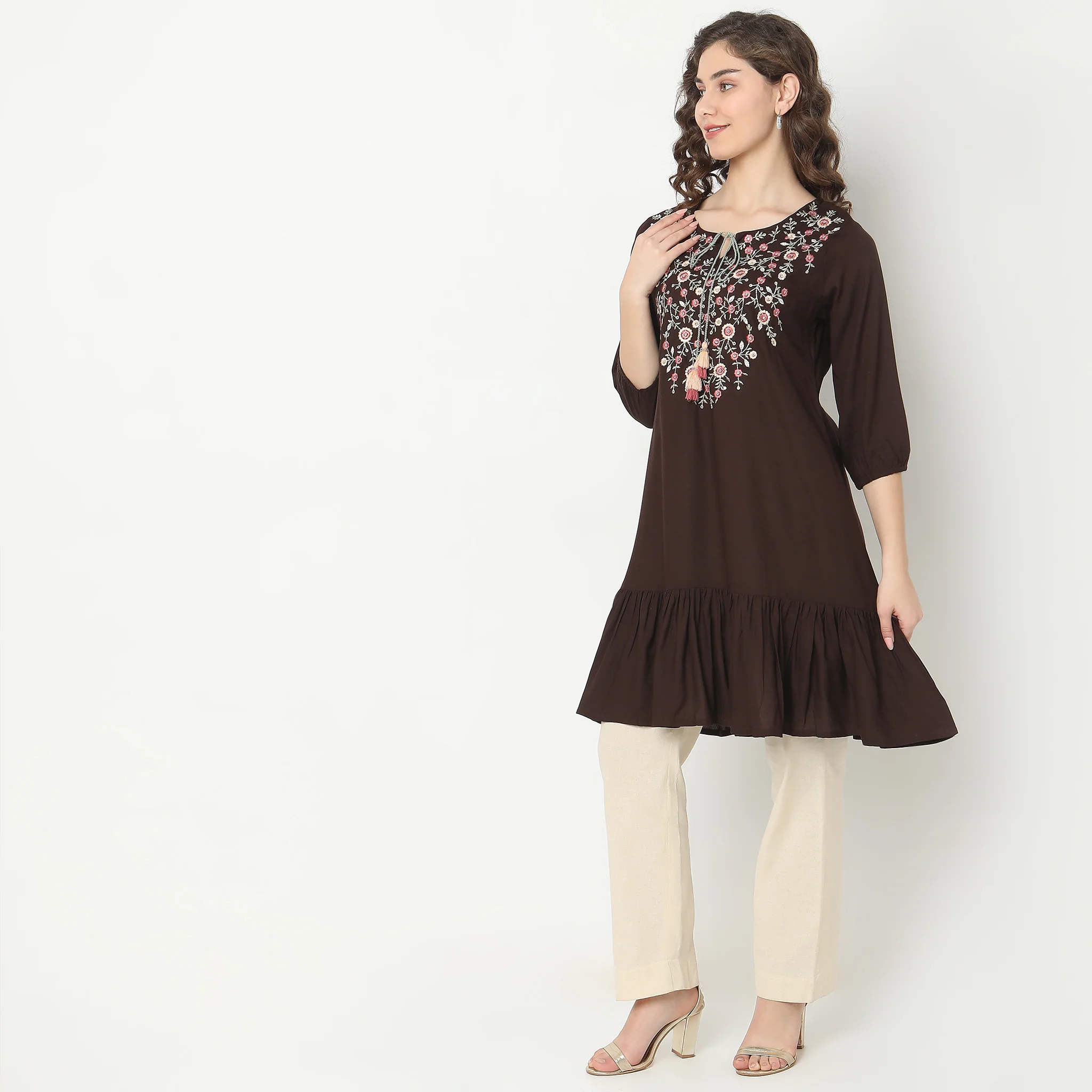 Flare Fit Embroidered Kurta - Image 5