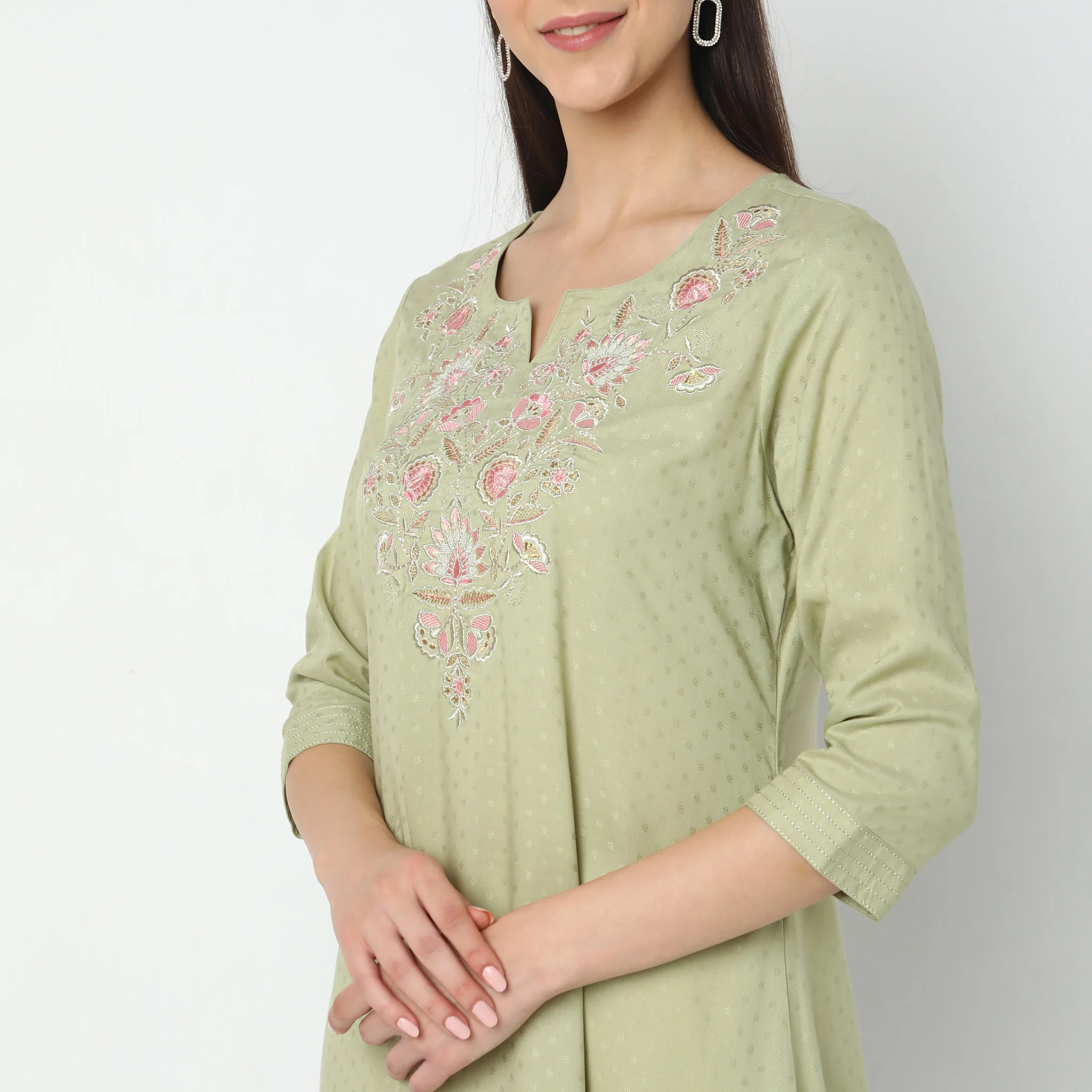 Flare Fit Embroidered Kurta - Image 4