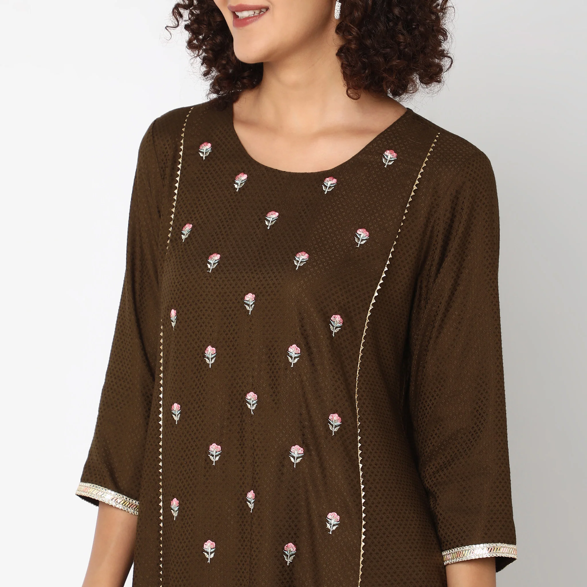 Flare Fit Embroidered Kurta - Image 19