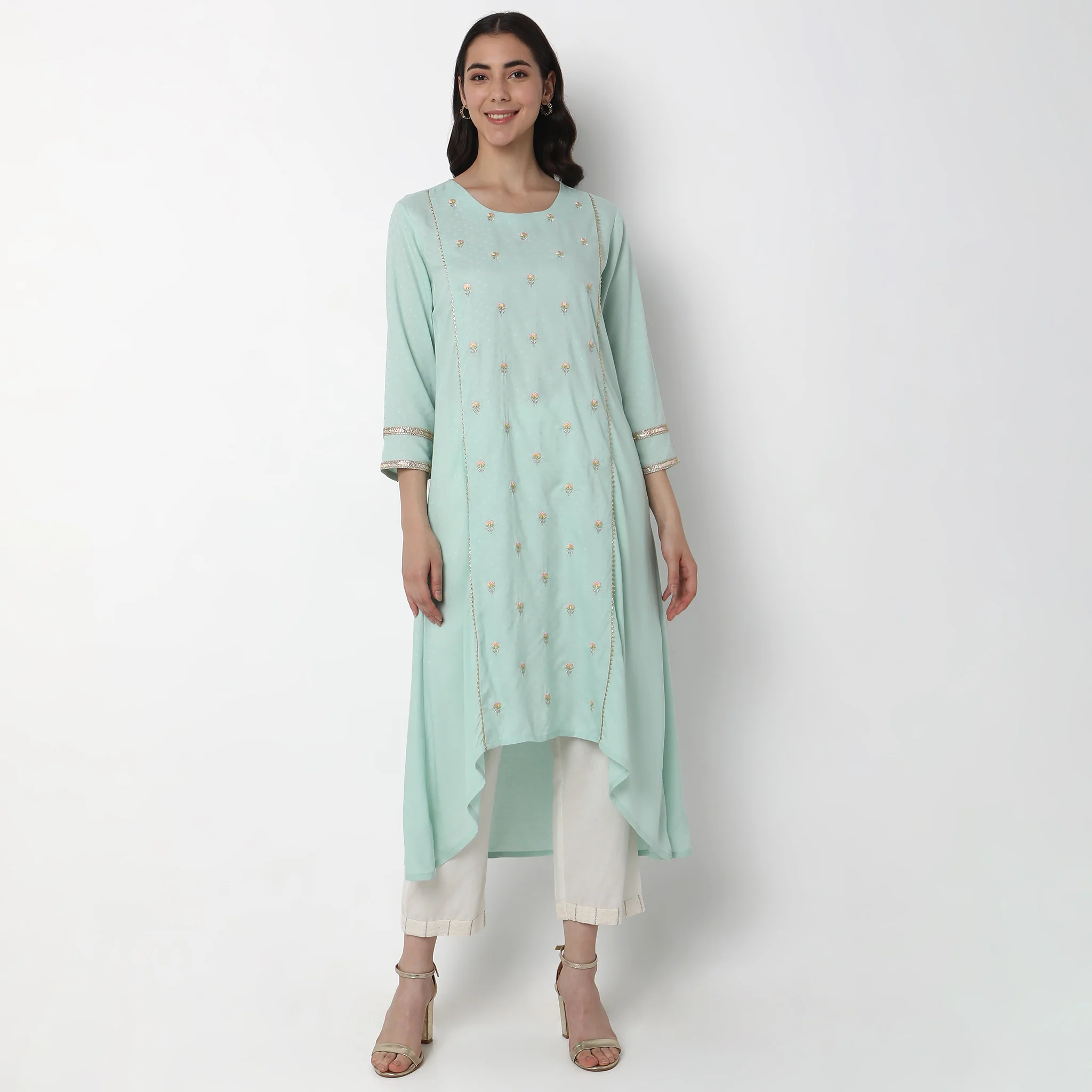 Flare Fit Embroidered Kurta - Image 2