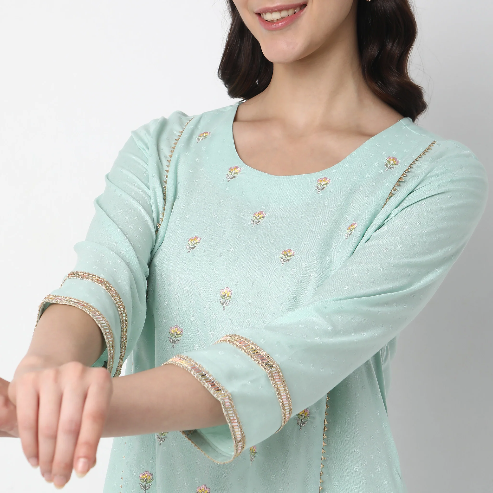 Flare Fit Embroidered Kurta - Image 4