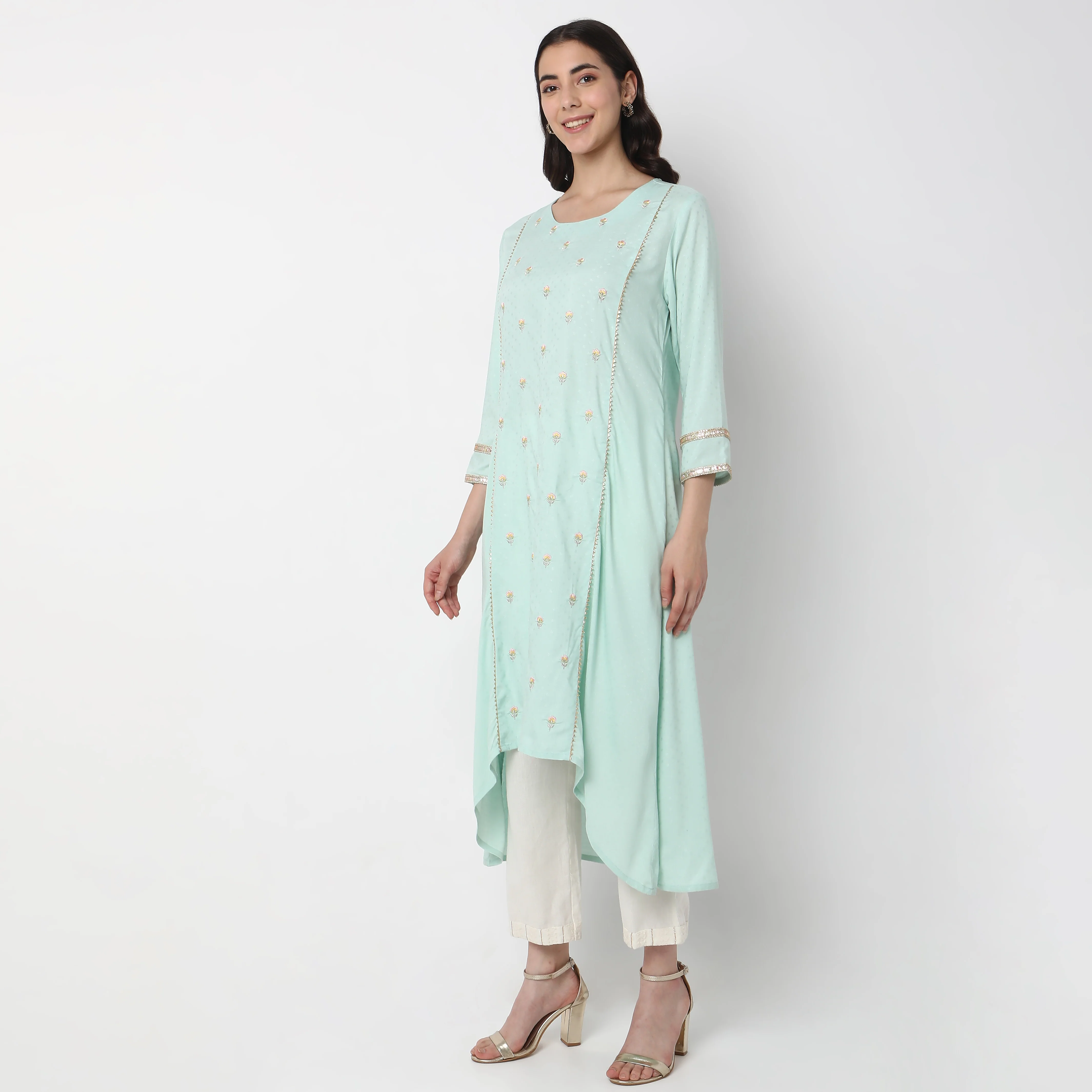 Flare Fit Embroidered Kurta - Image 5