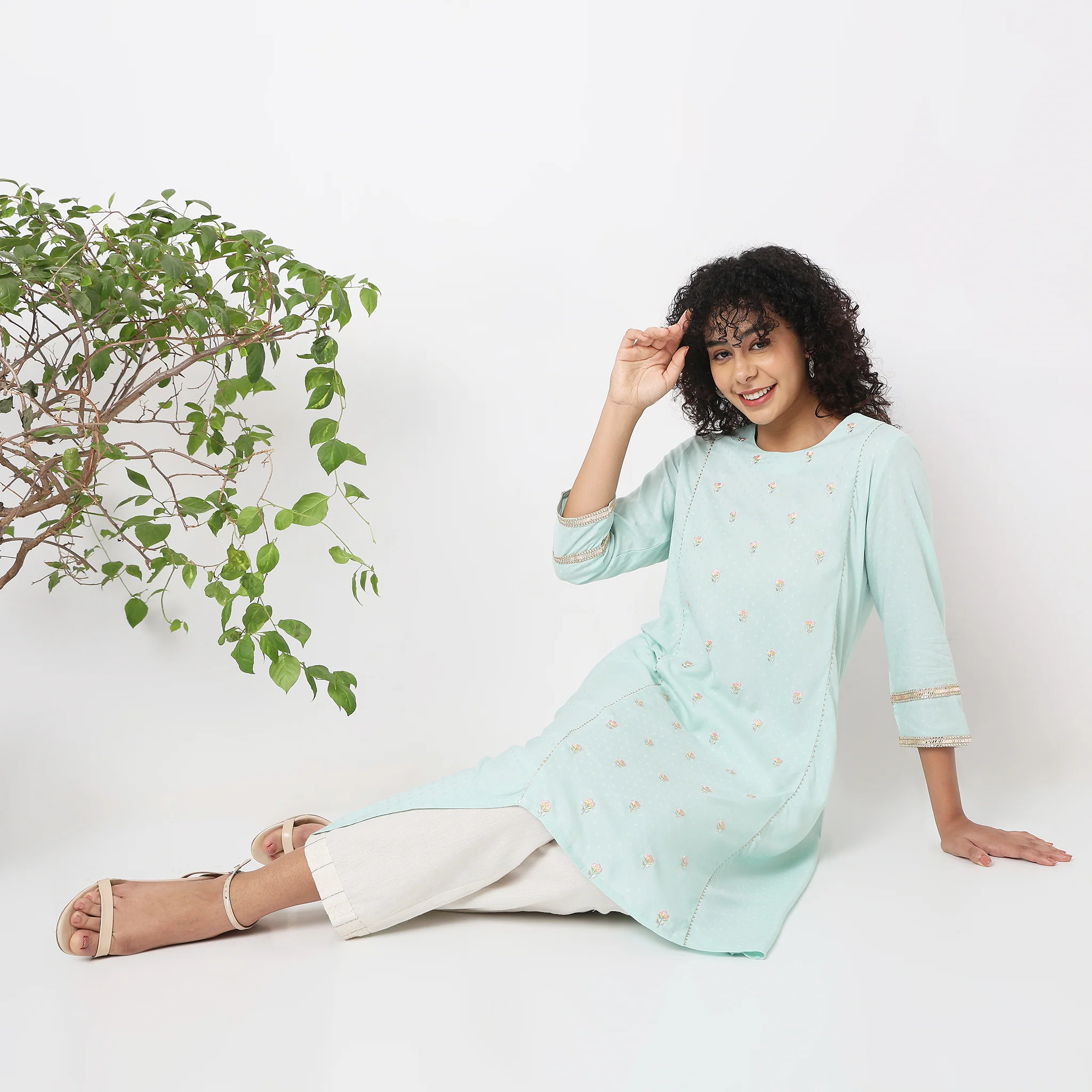 Flare Fit Embroidered Kurta - Image 6