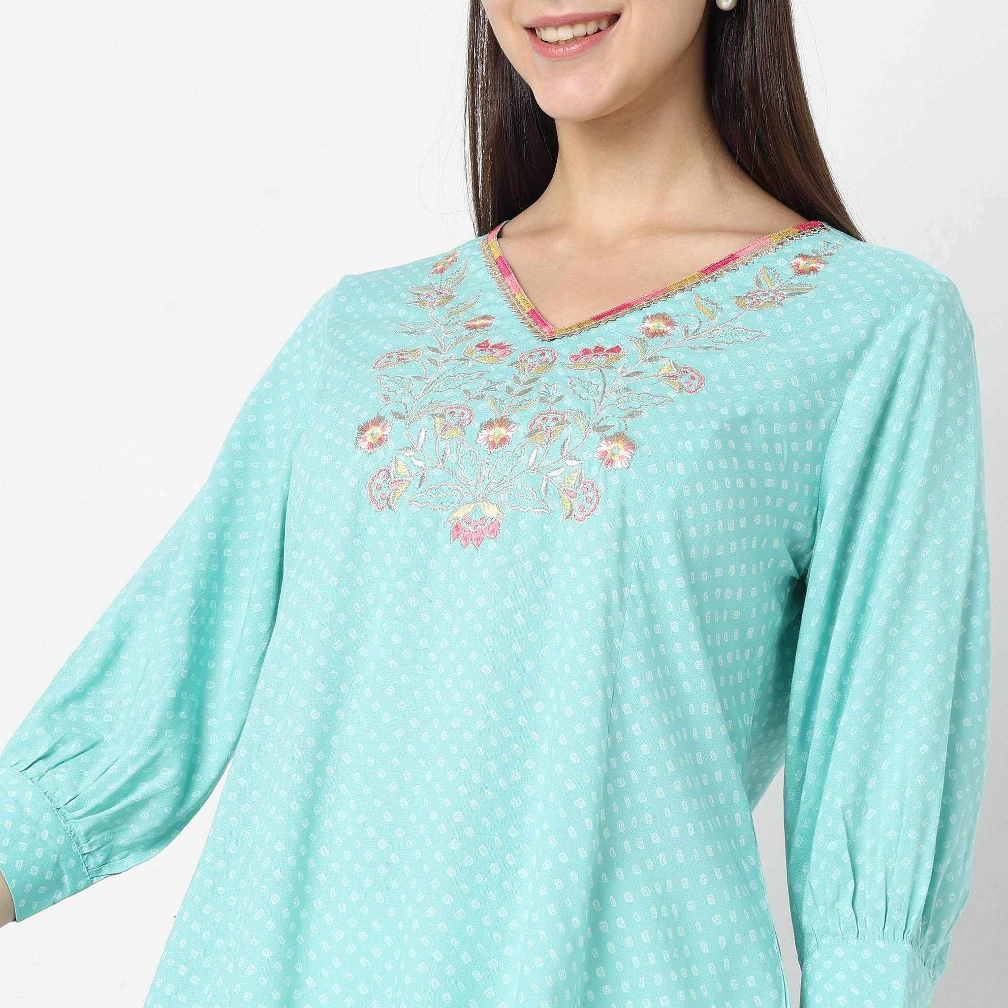 Flare Fit Embroidered Kurta - Image 4