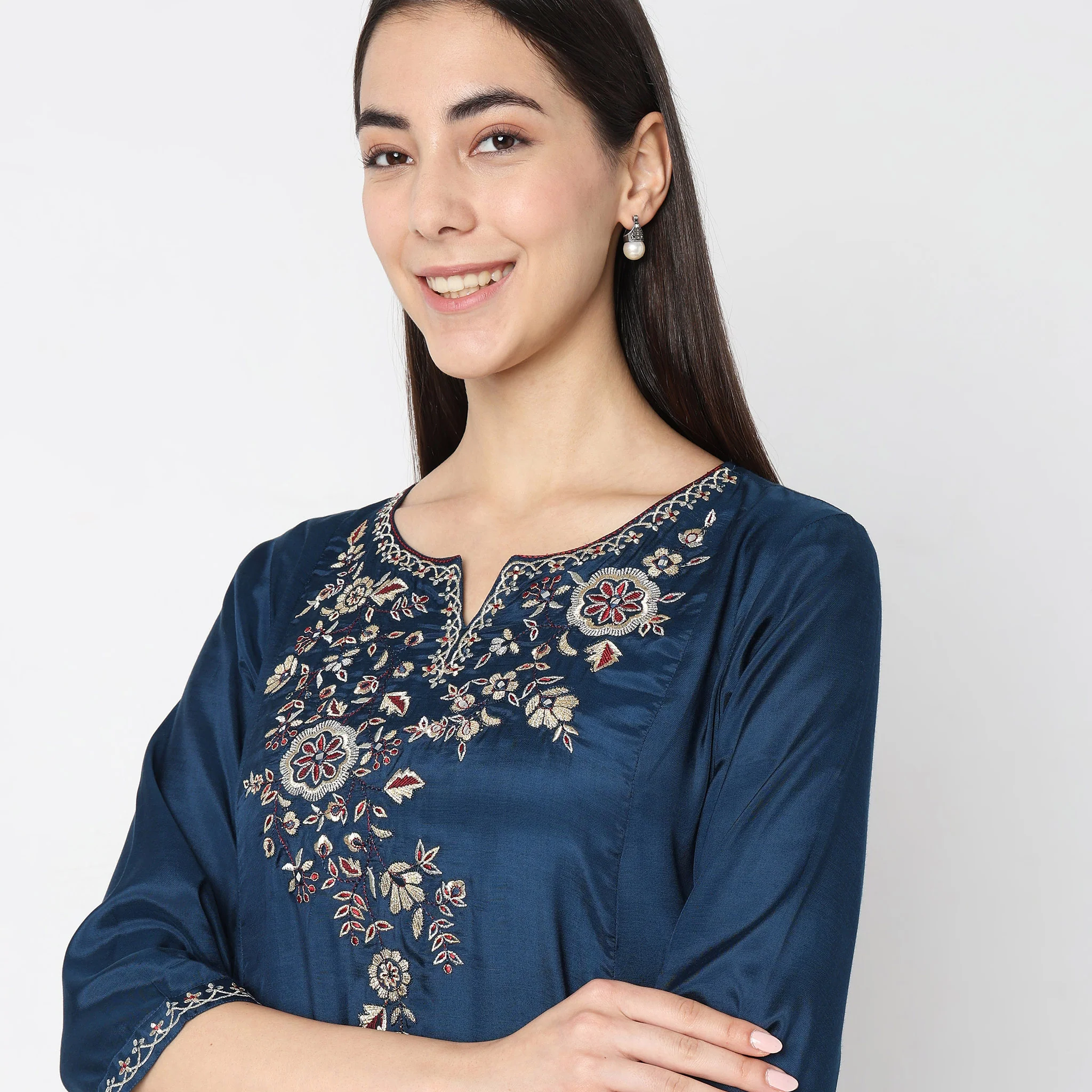 Flare Fit Embroidered Kurta - Image 4