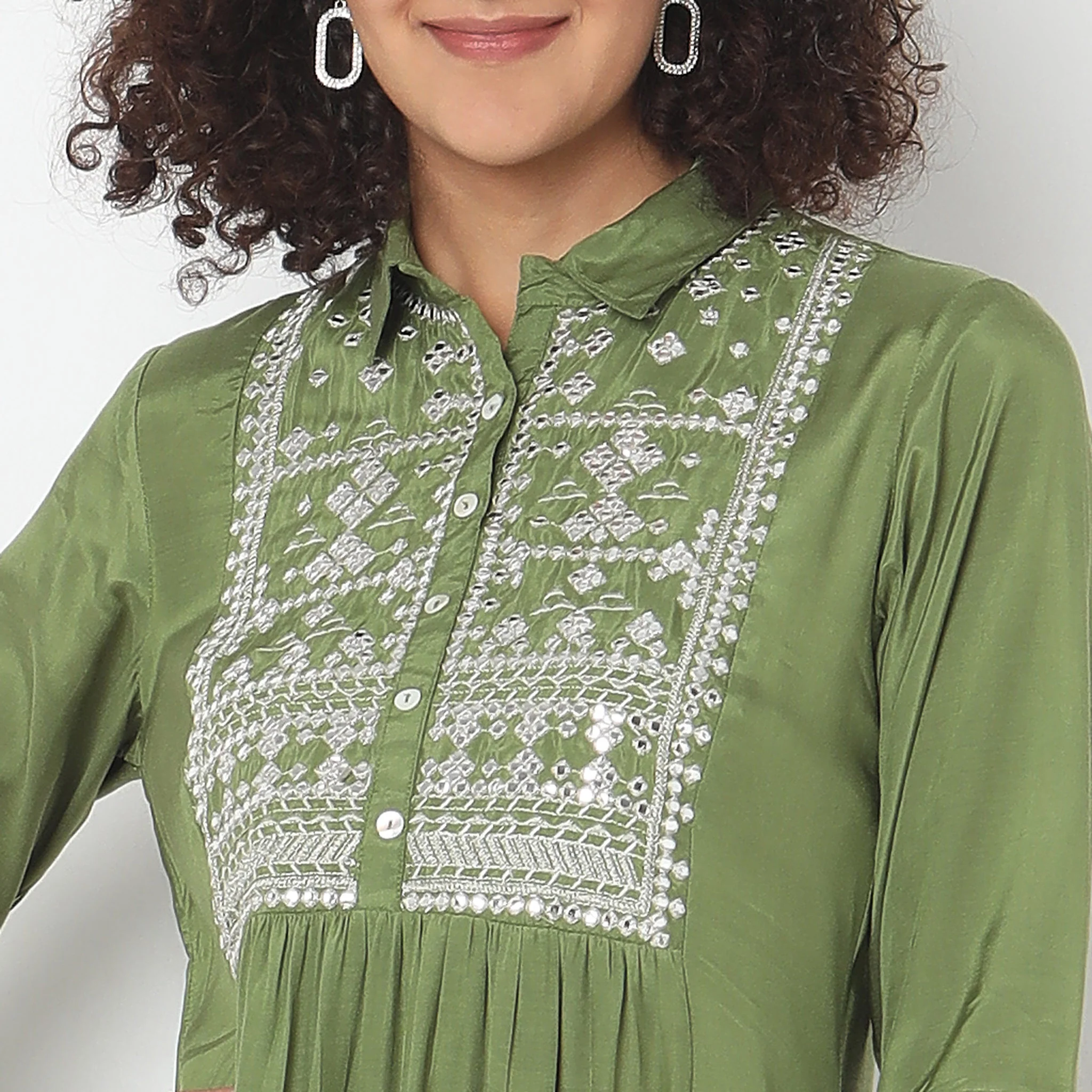 Flare Fit Embroidered Kurta - Image 4