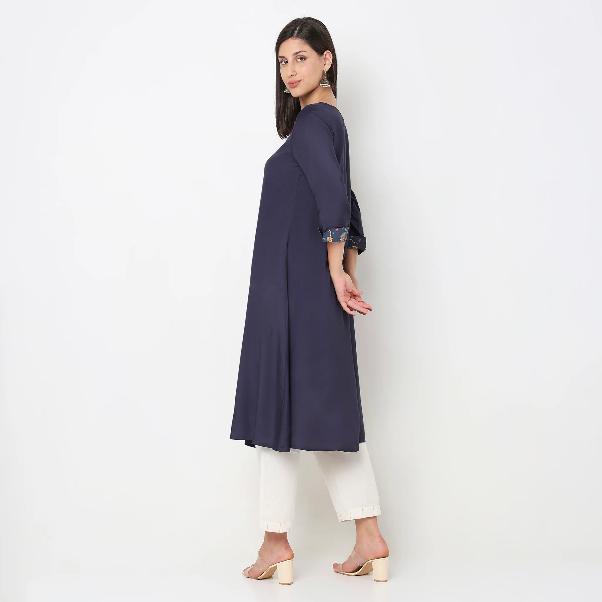 Flare Fit Embroidered Kurta - Image 3