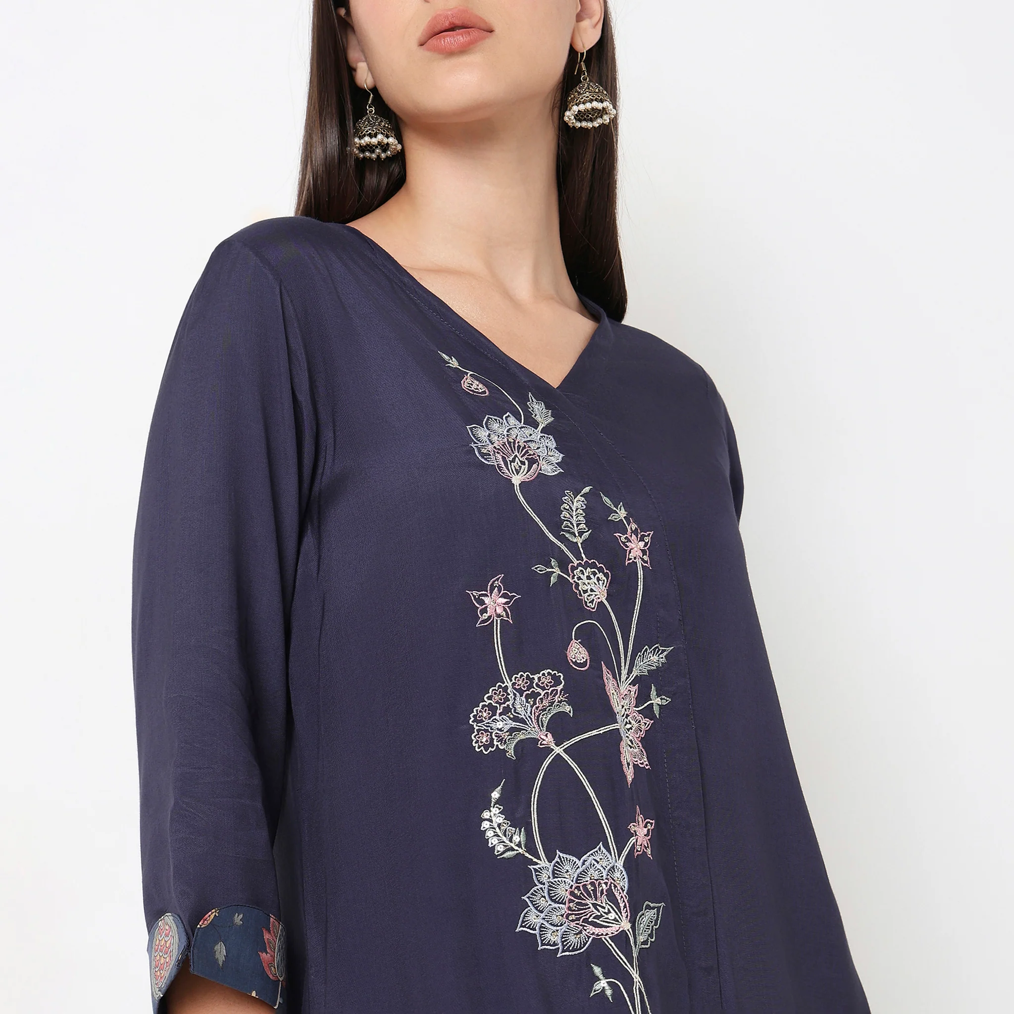 Flare Fit Embroidered Kurta - Image 4
