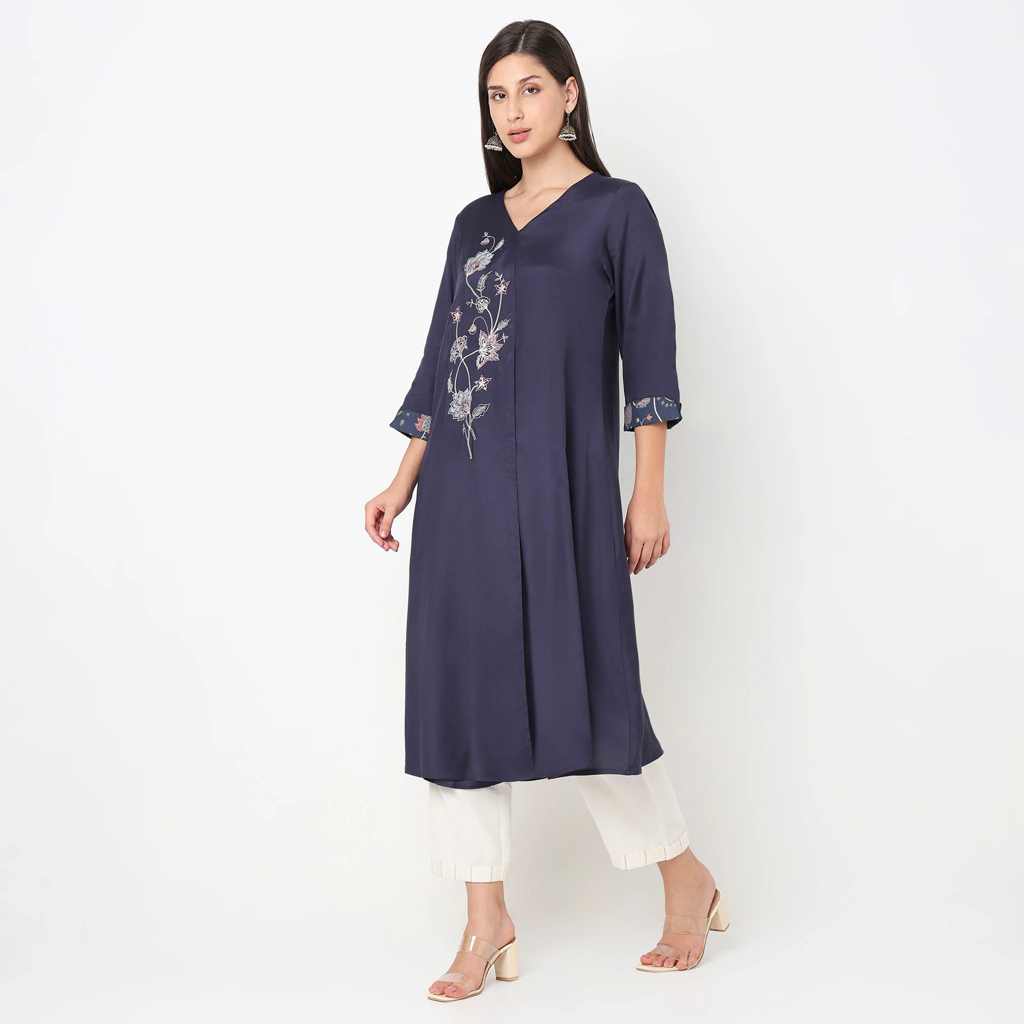 Flare Fit Embroidered Kurta - Image 5