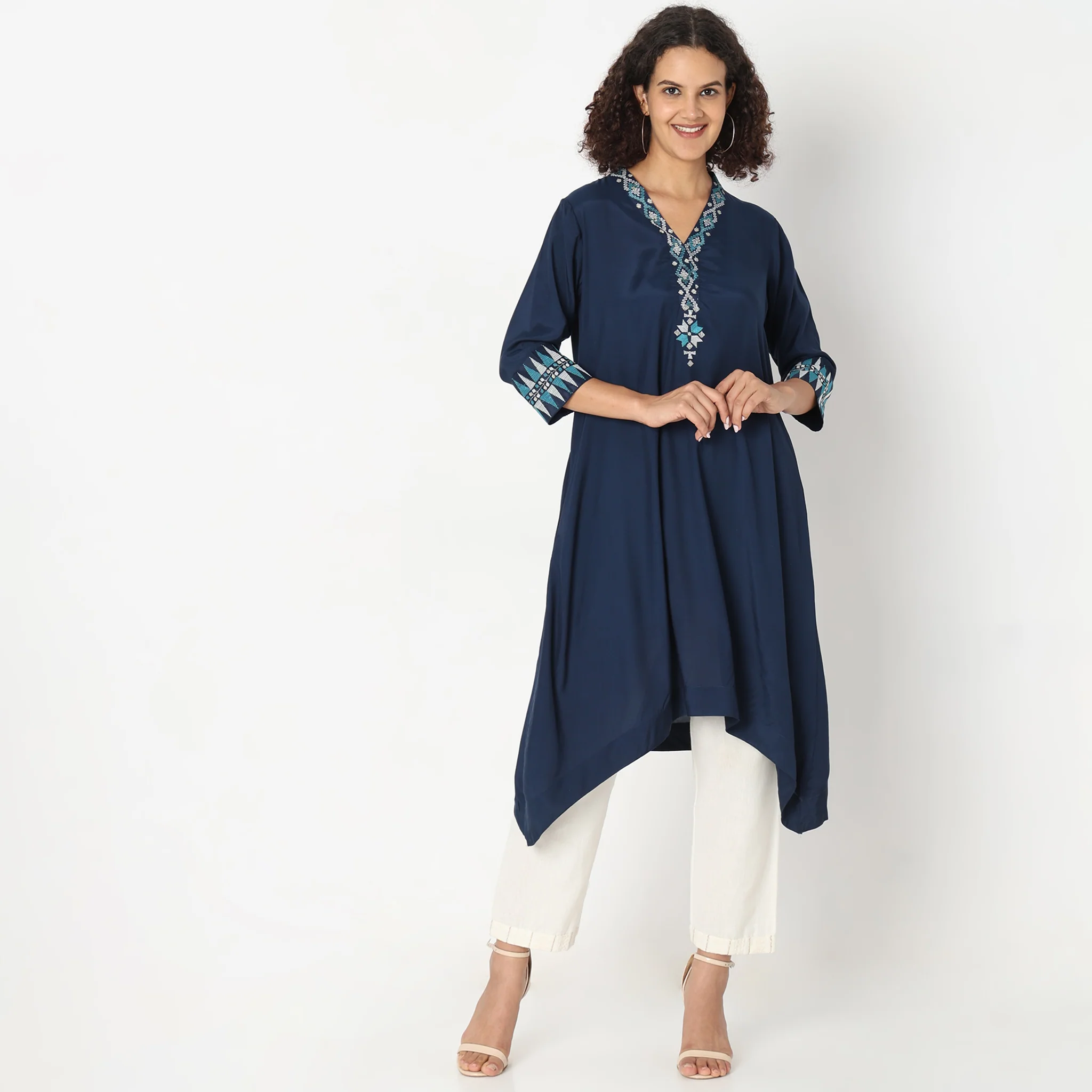 Flare Fit Embroidered Kurta - Image 2