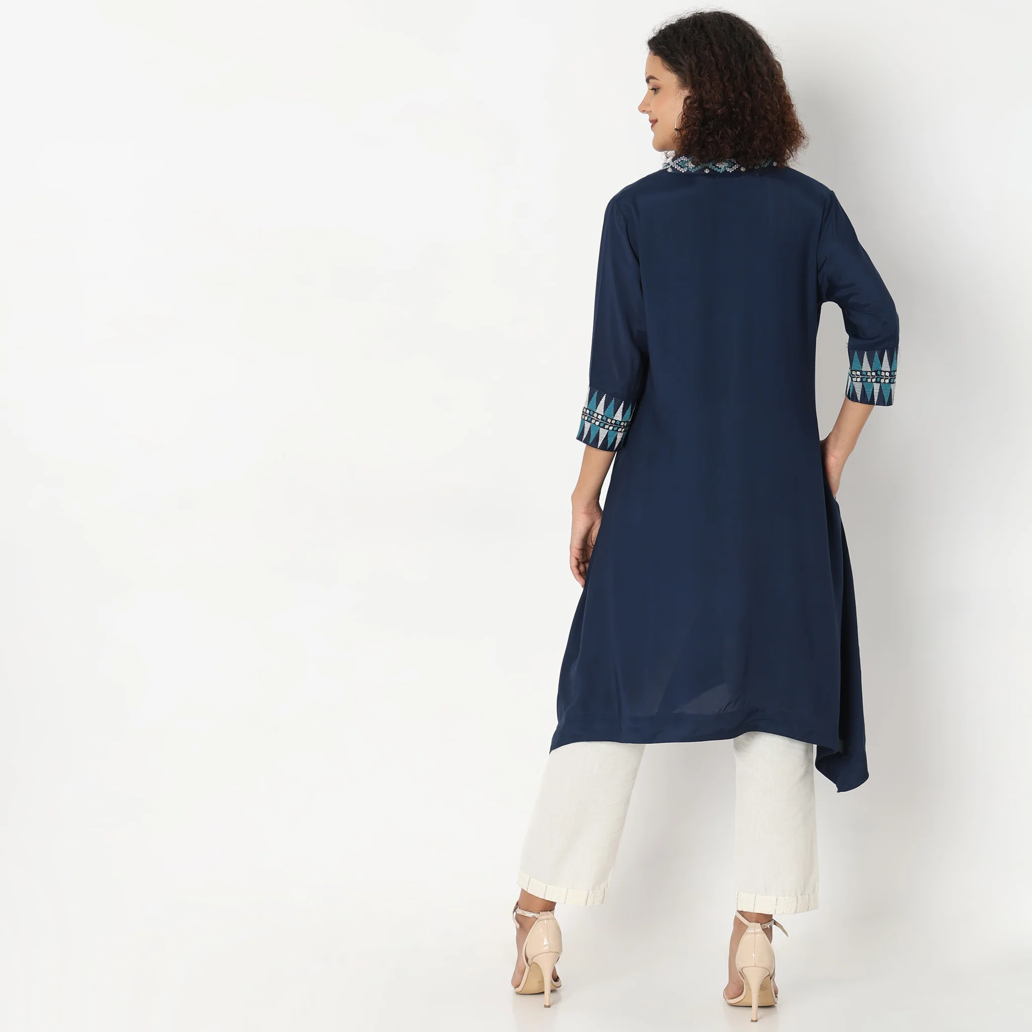 Flare Fit Embroidered Kurta - Image 3