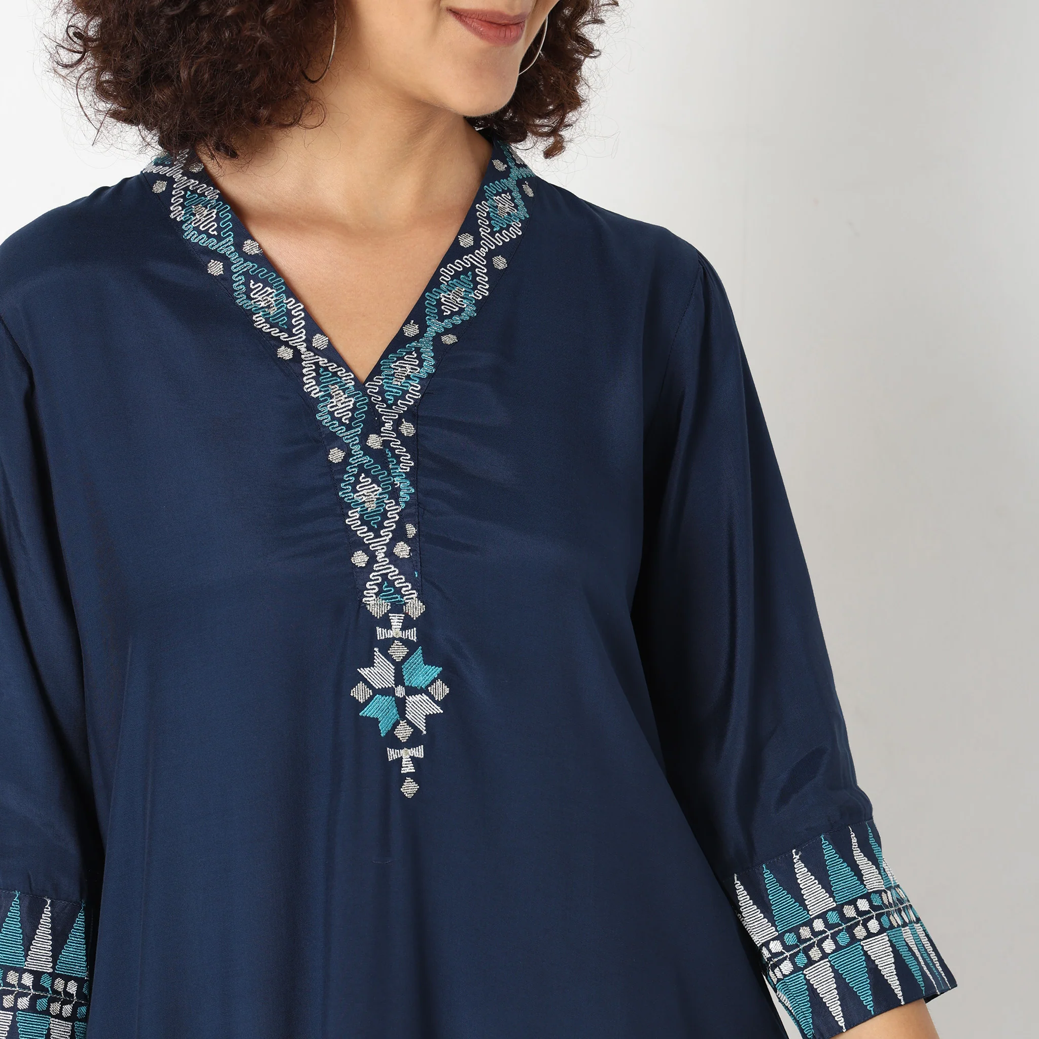 Flare Fit Embroidered Kurta - Image 4