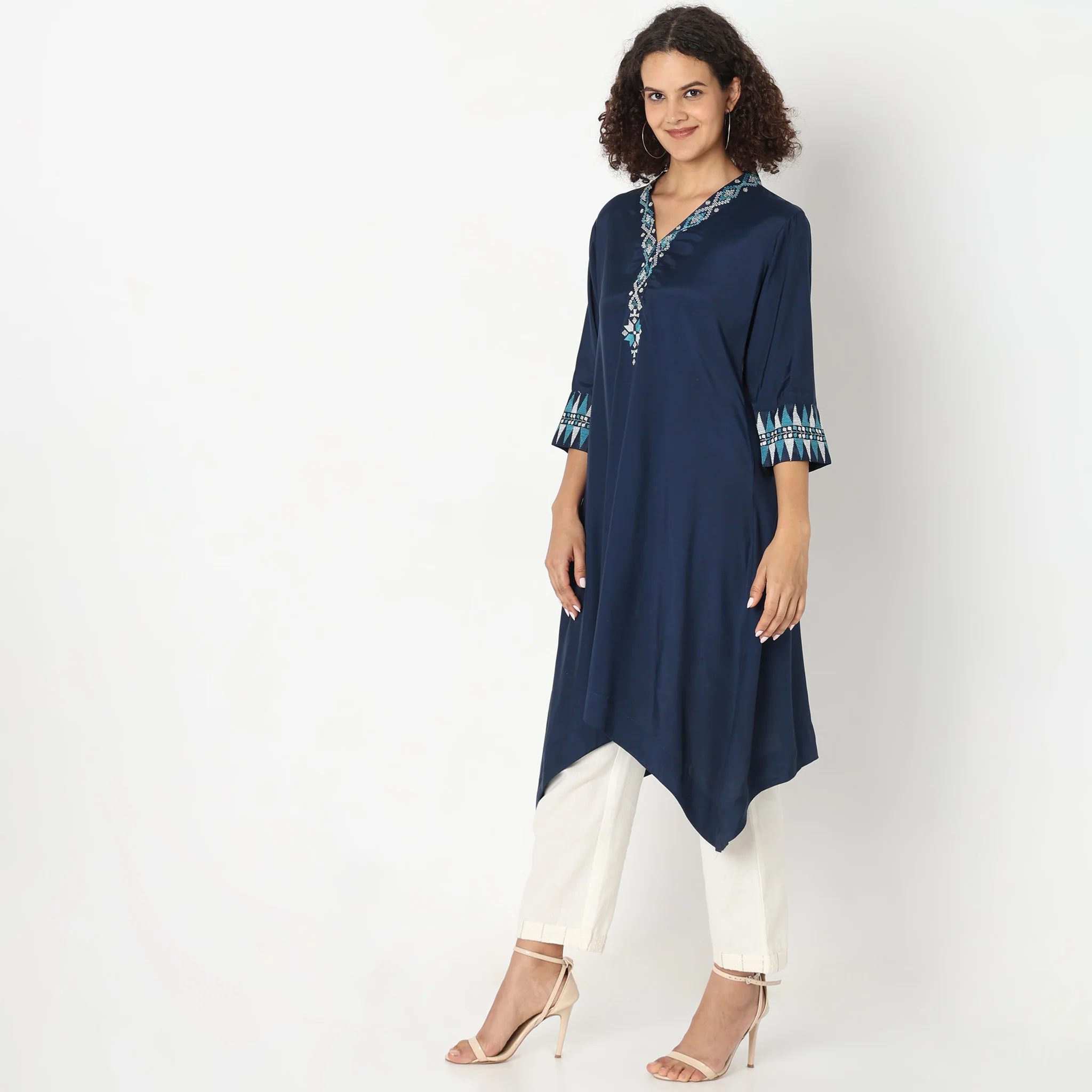 Flare Fit Embroidered Kurta - Image 5