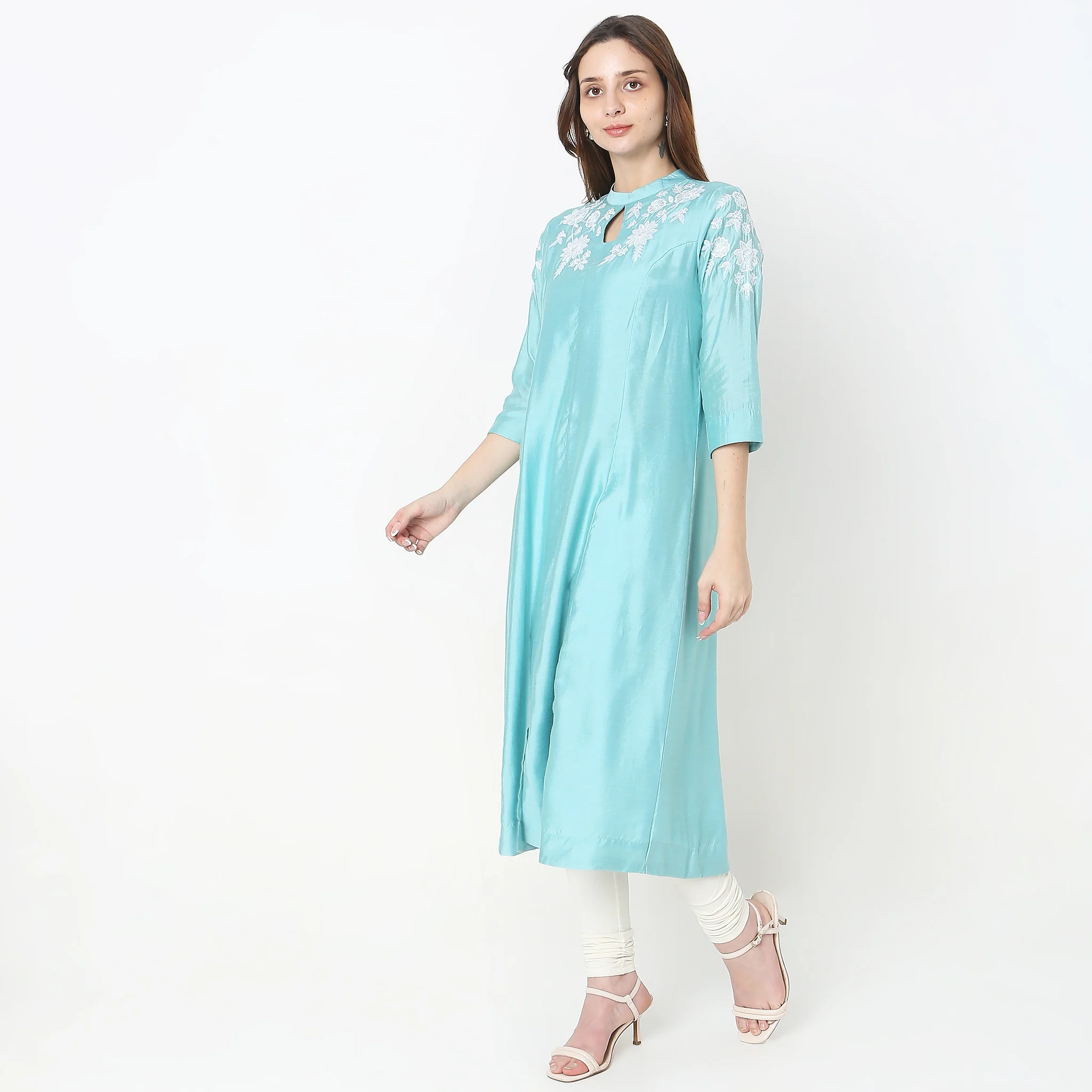 Flare Fit Embroidered Kurta - Image 5