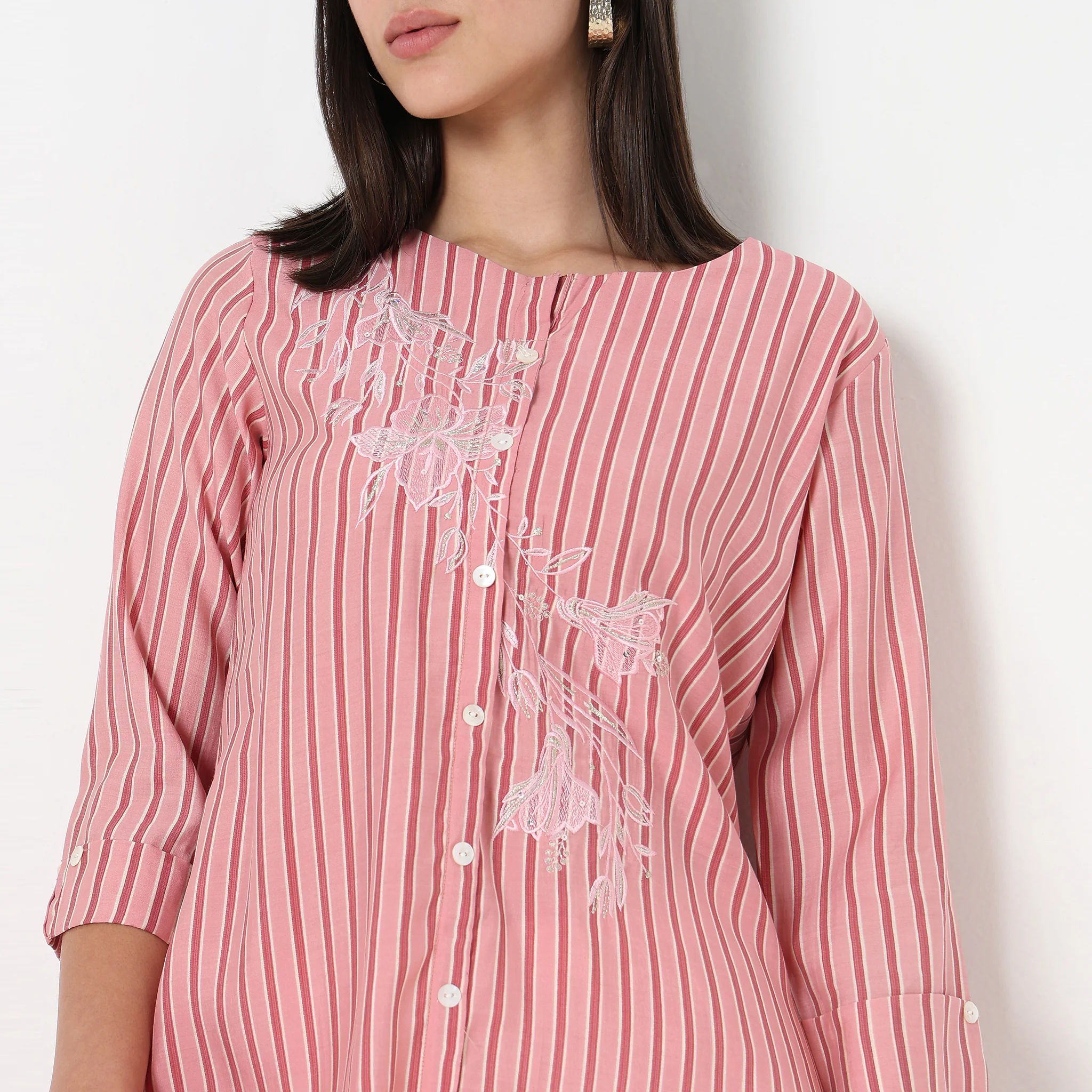 Flare Fit Embroidered Kurta - Image 5
