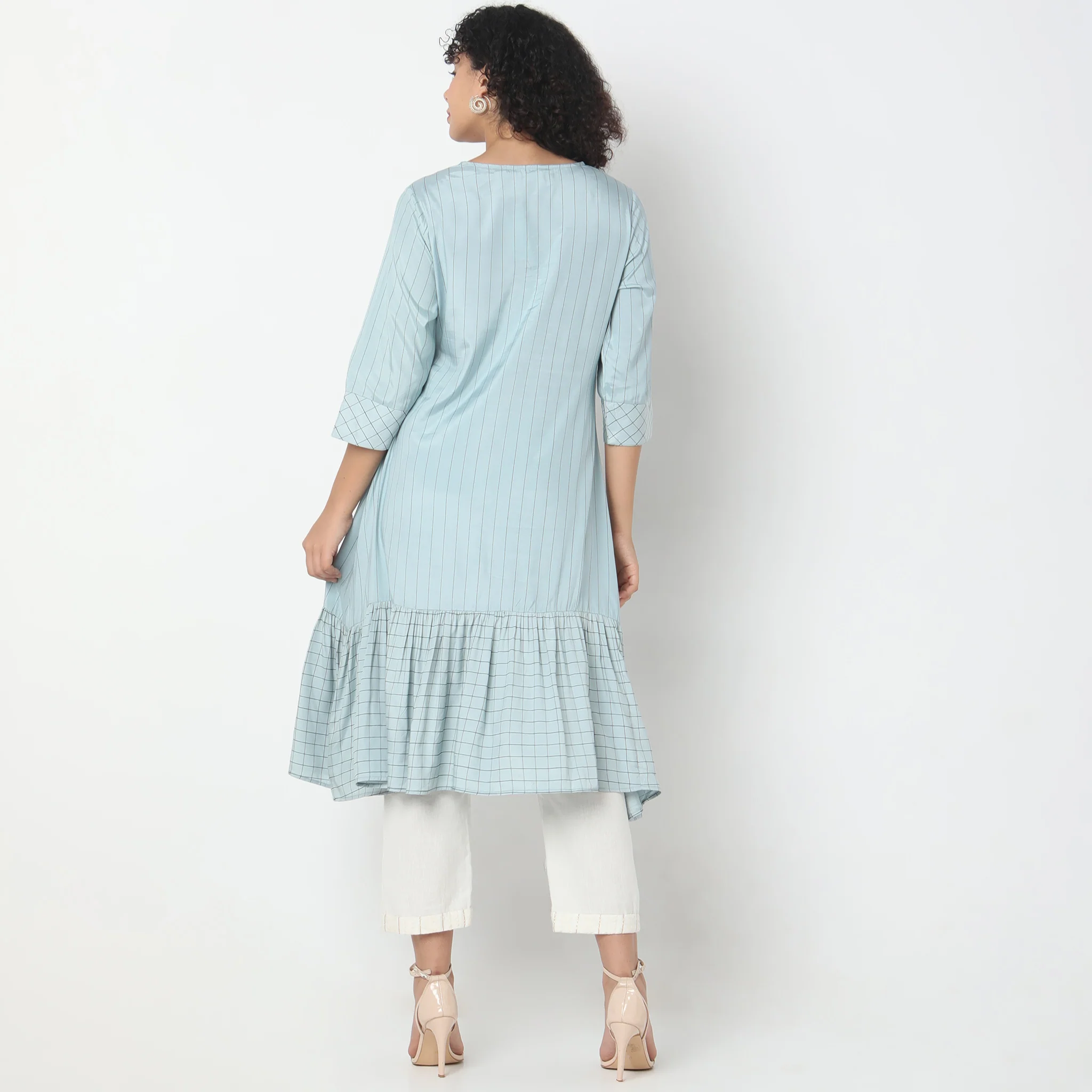Flare Fit Embroidered Kurta - Image 3