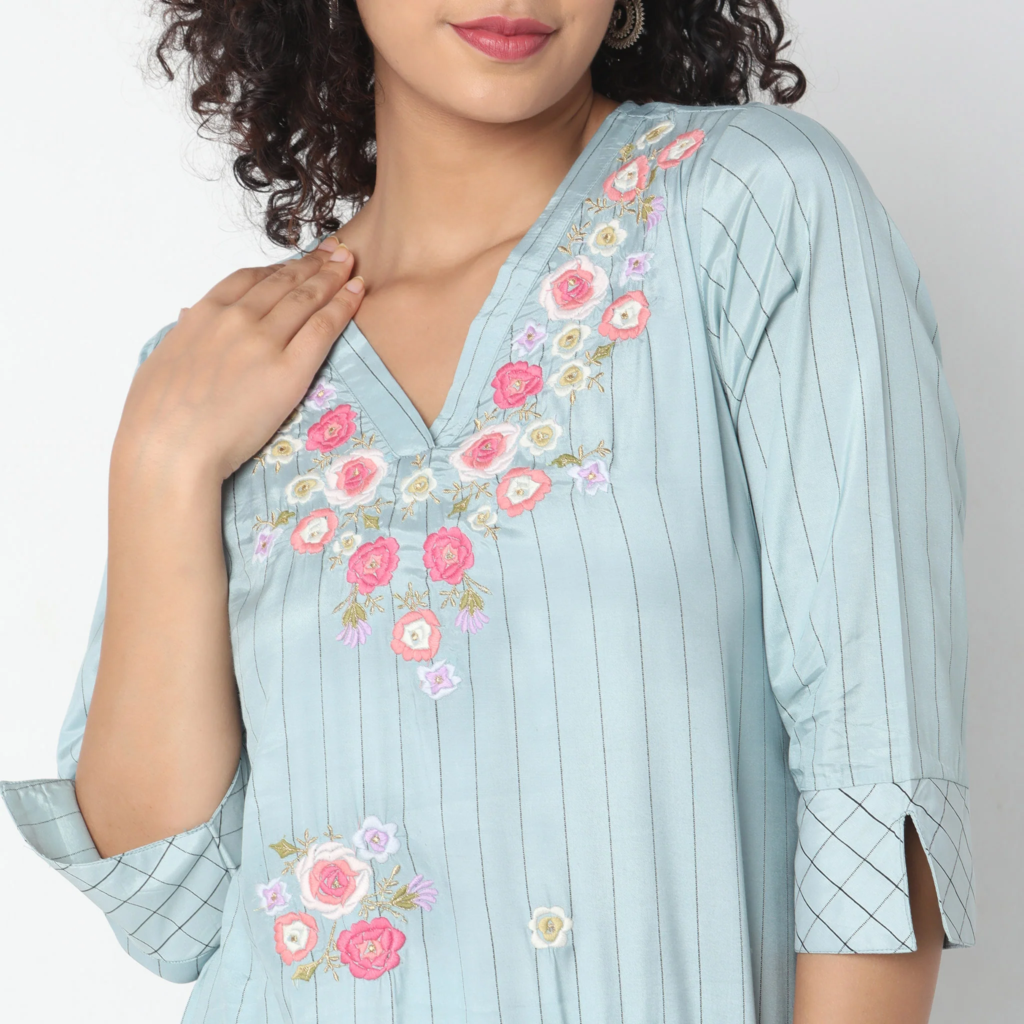 Flare Fit Embroidered Kurta - Image 4