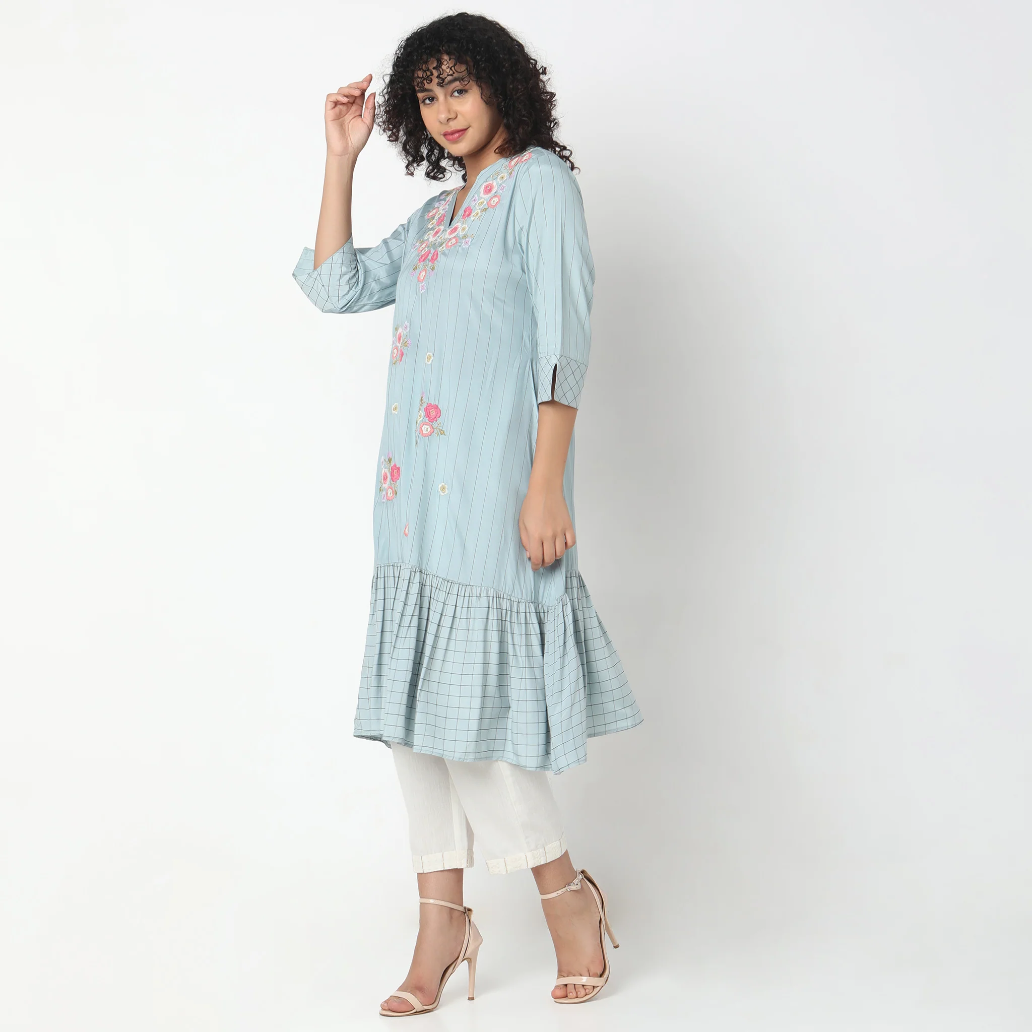 Flare Fit Embroidered Kurta - Image 5