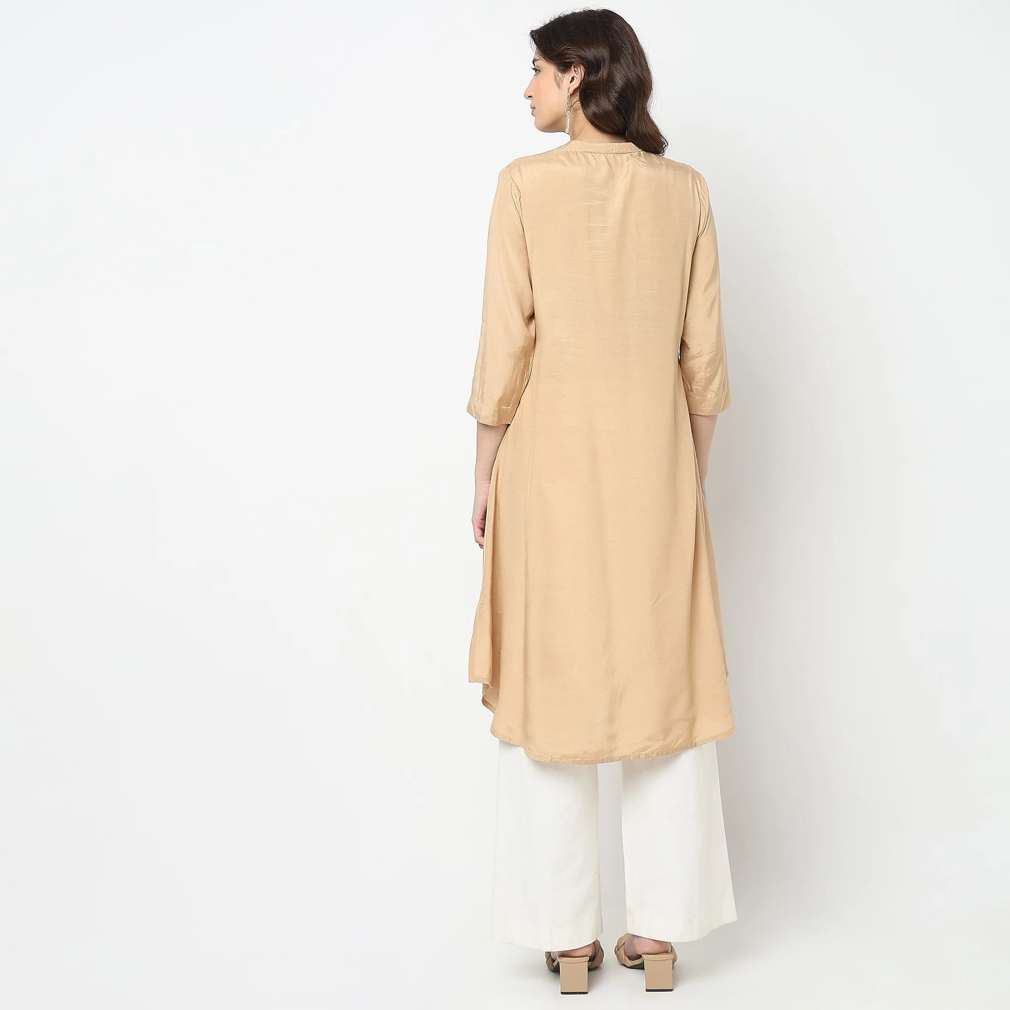 Flare Fit Embroidered Kurta - Image 3