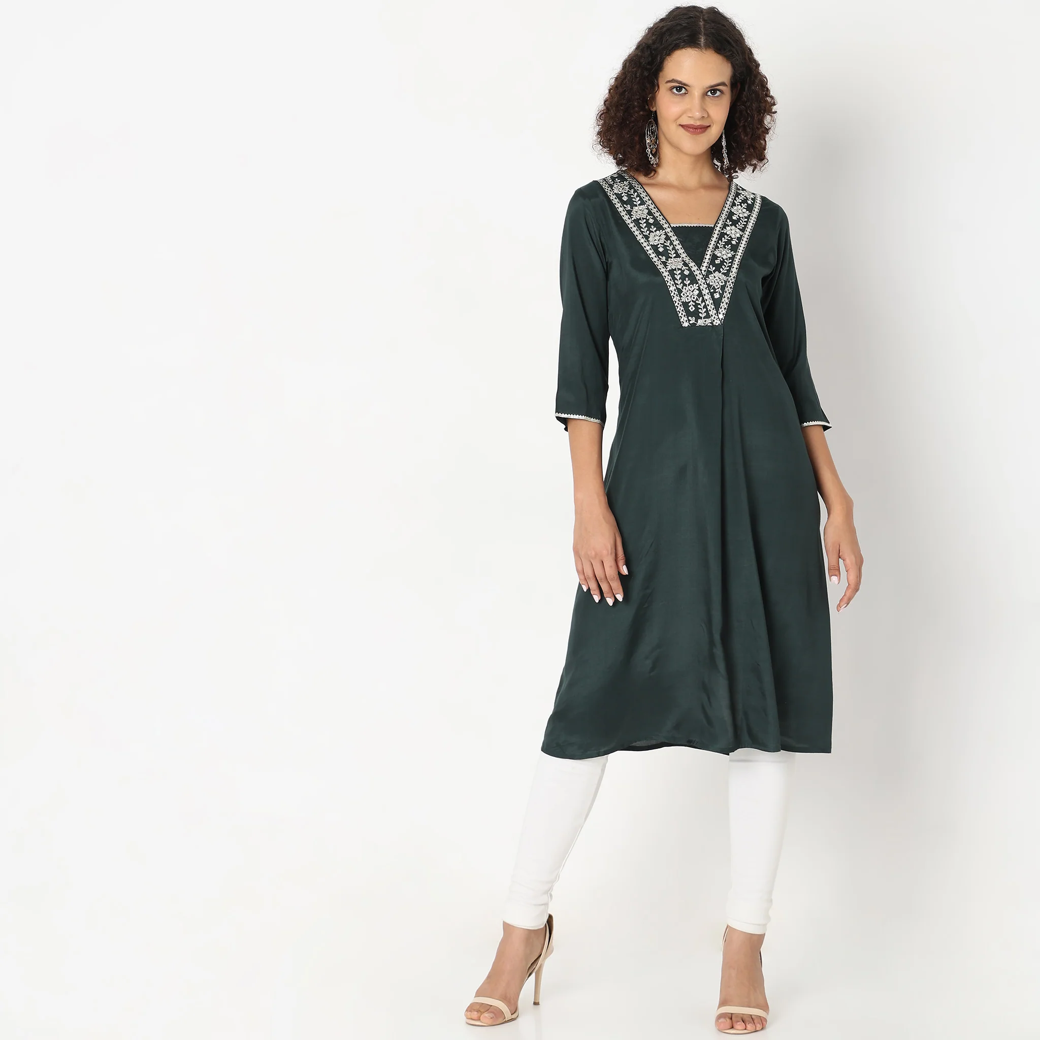 Flare Fit Embroidered Kurta - Image 2