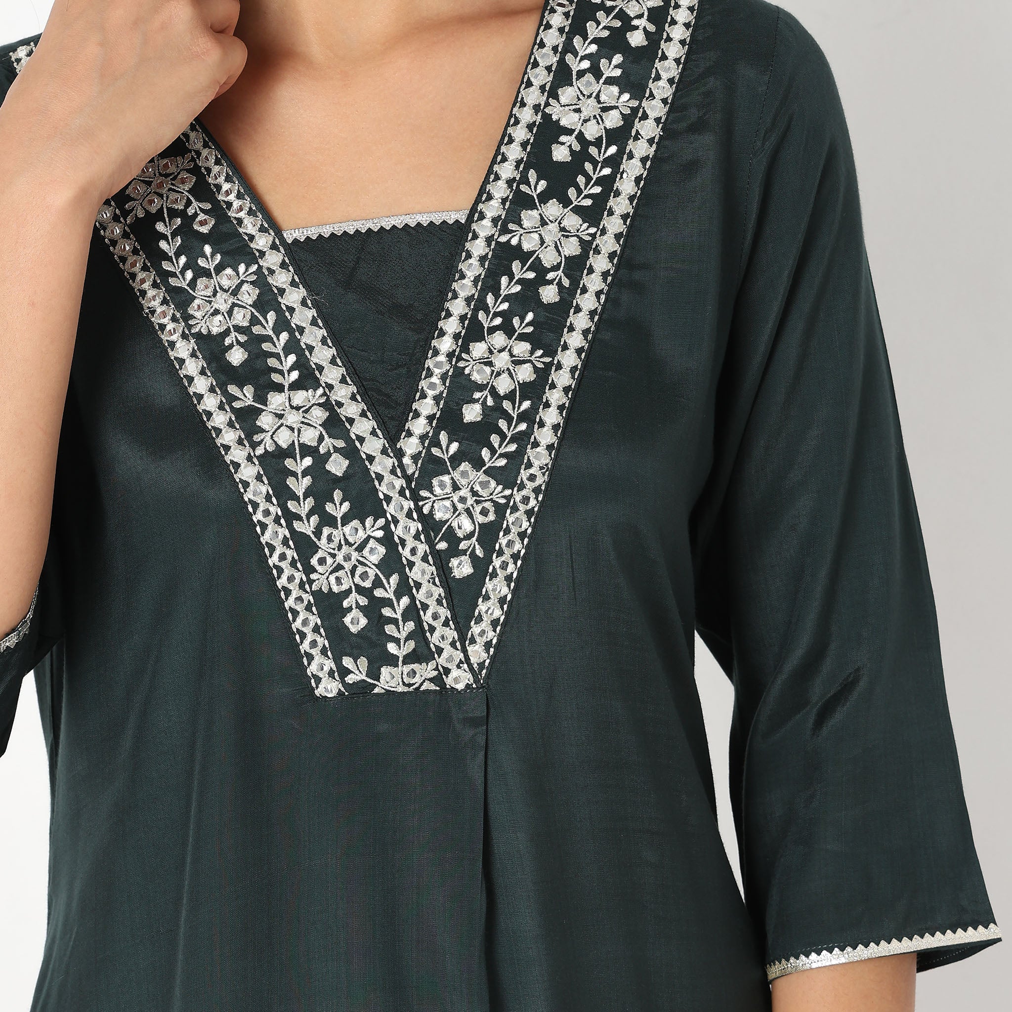Flare Fit Embroidered Kurta - Image 4