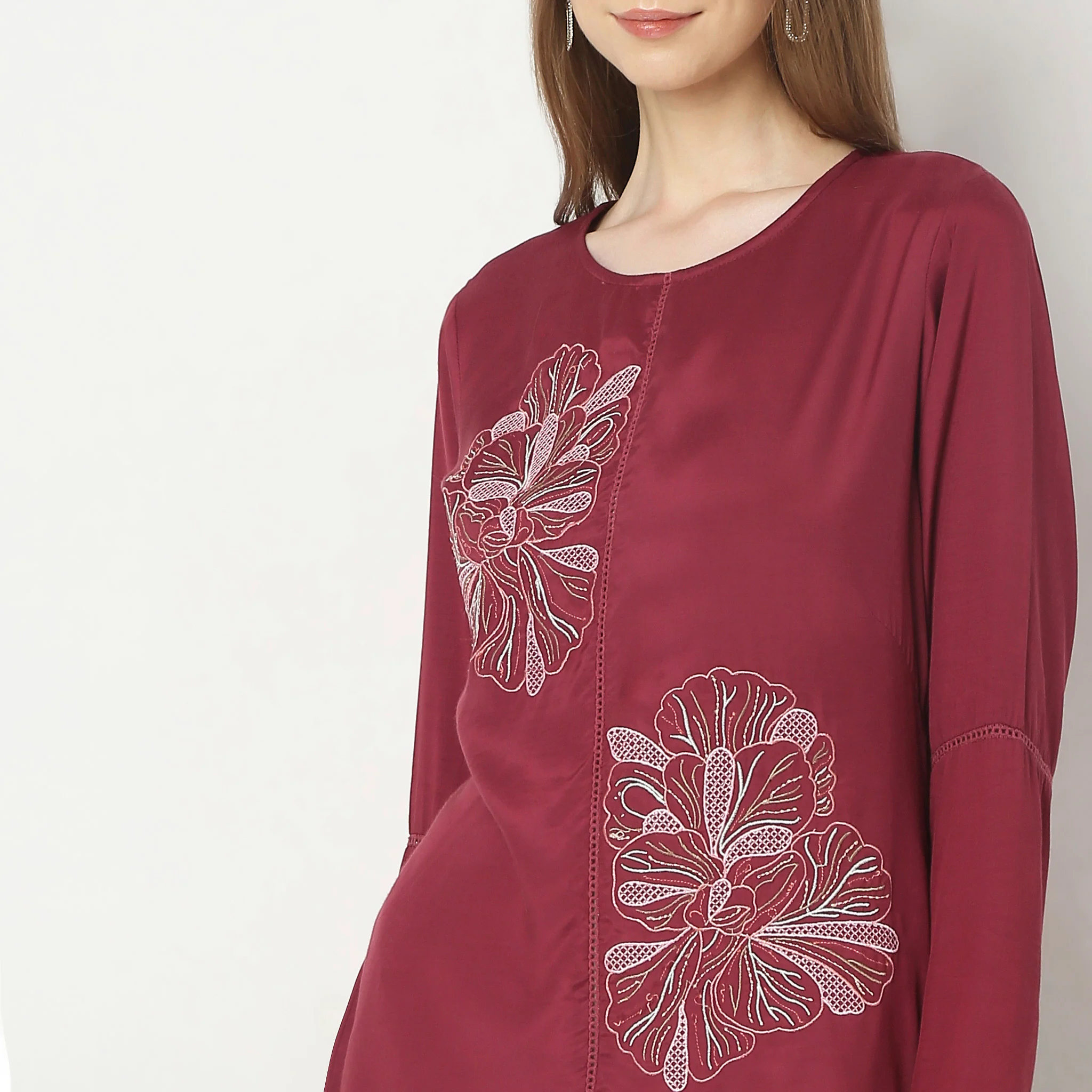 Flare Fit Embroidered Kurta - Image 4