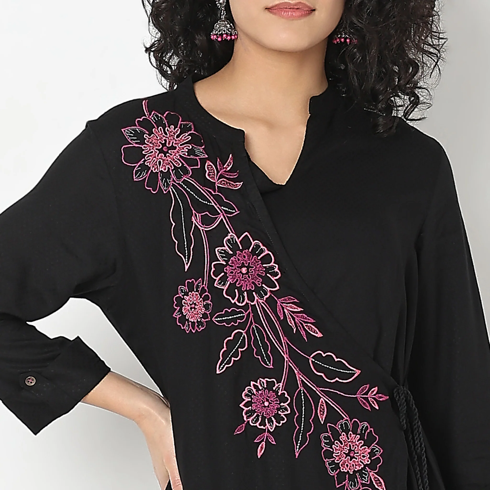 Flare Fit Embroidered Kurta - Image 4