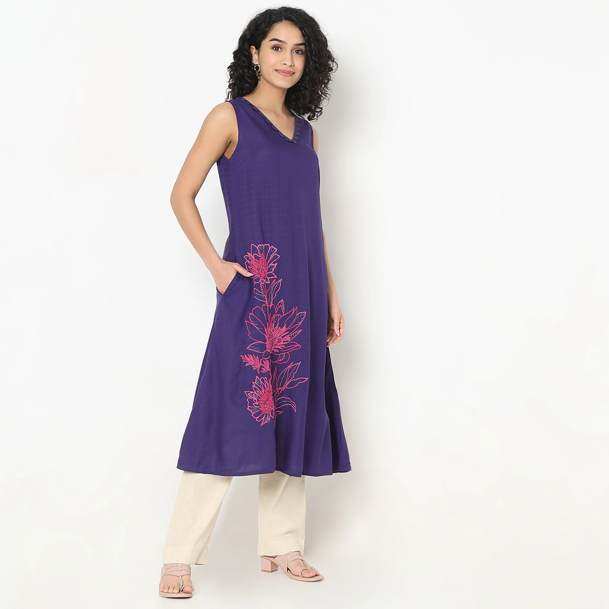 Flare Fit Embroidered V-Neck Kurta - Image 4