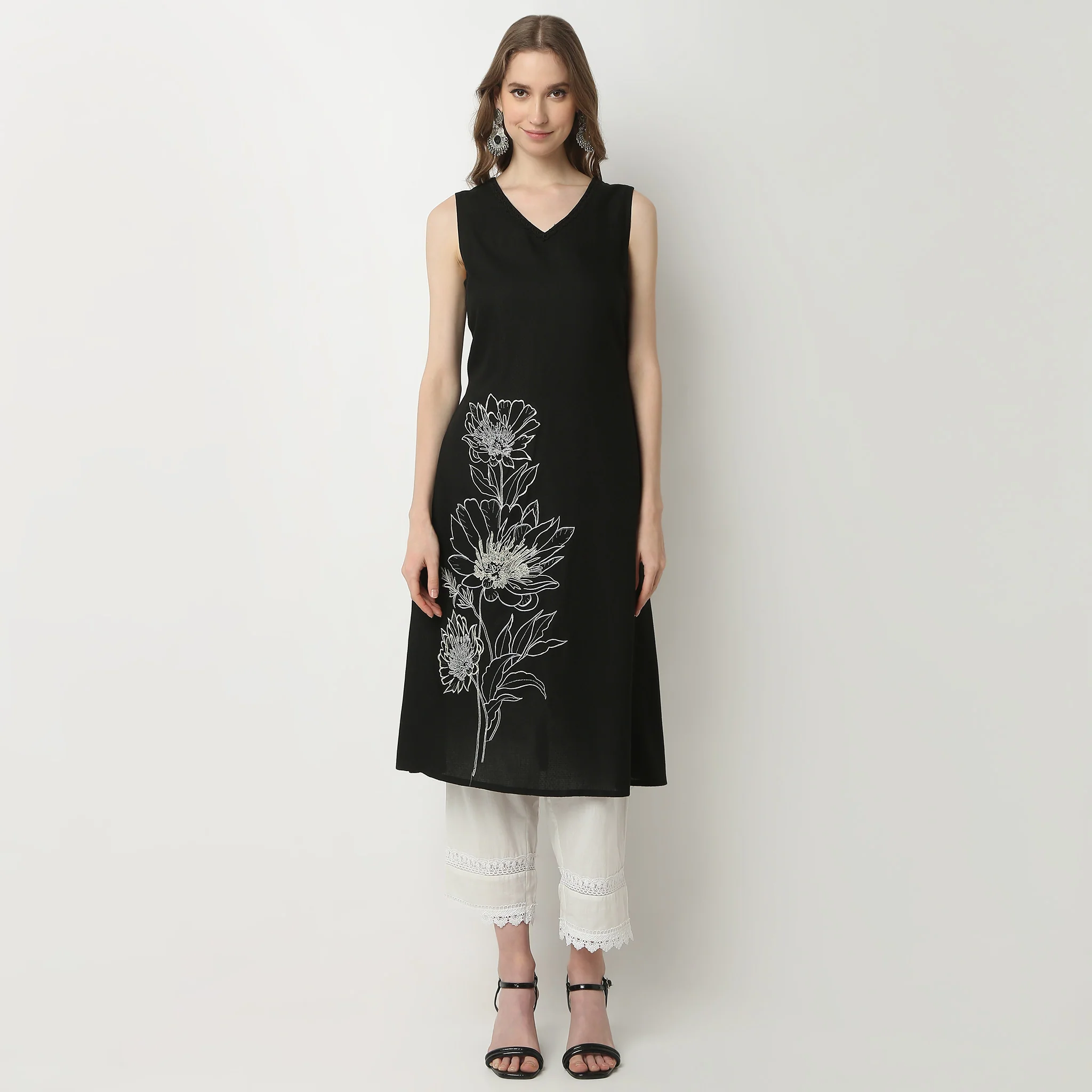 Flare Fit Embroidered V-Neck Kurta - Image 7