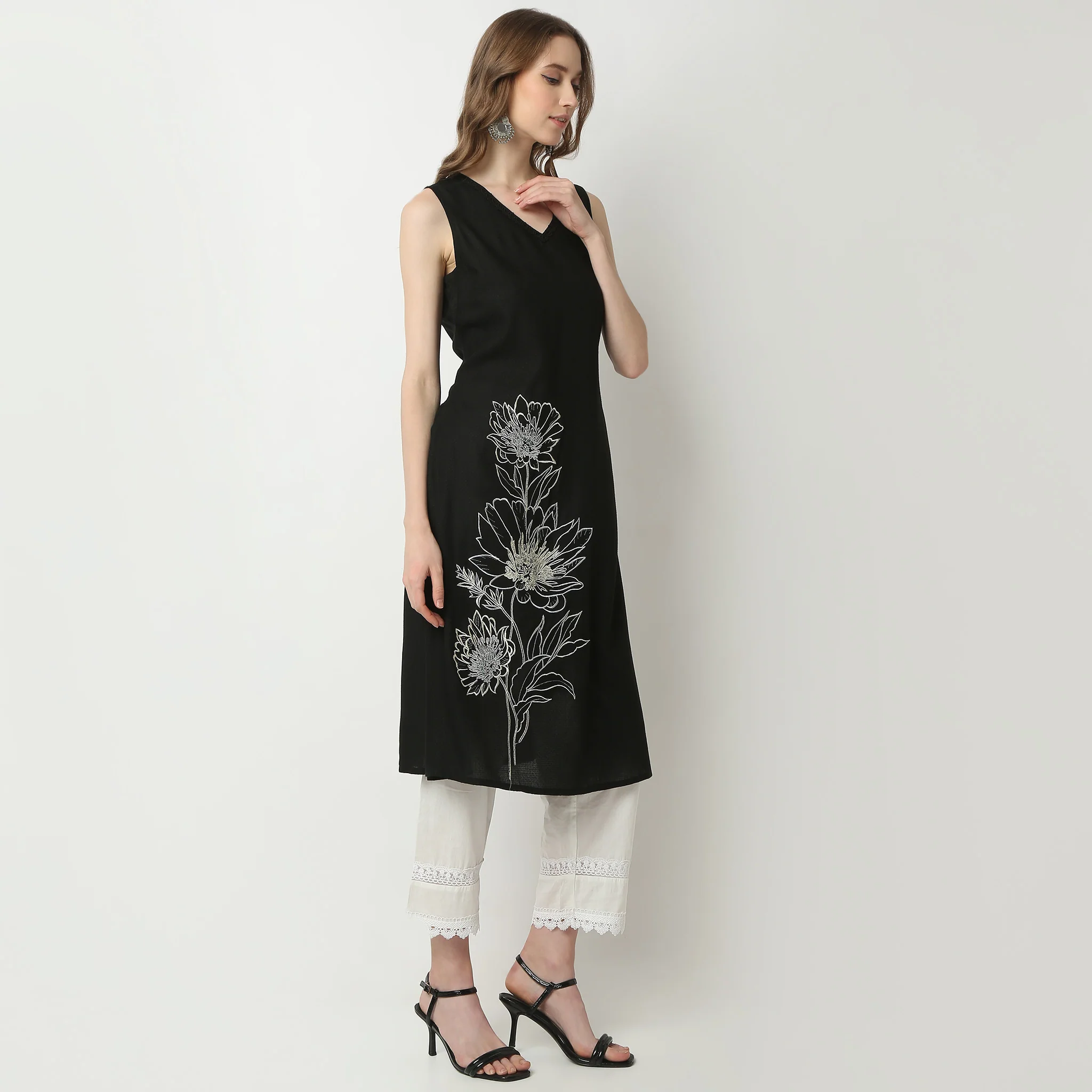 Flare Fit Embroidered V-Neck Kurta - Image 9