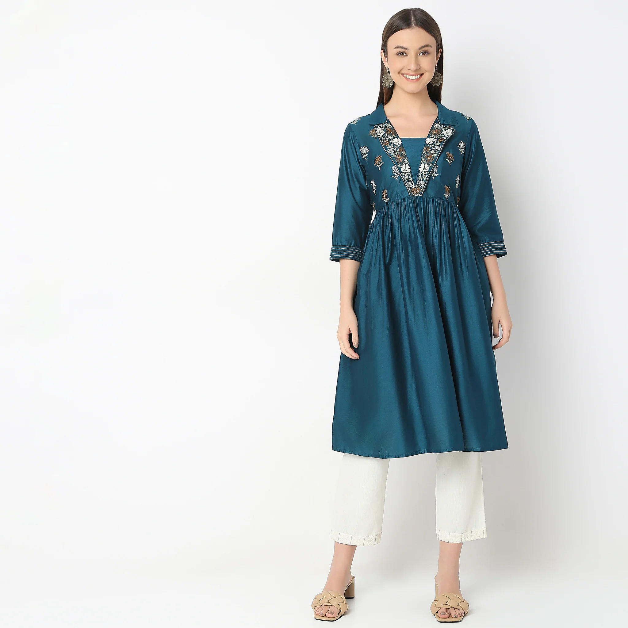 Flare Fit Embroidered Kurta - Image 2
