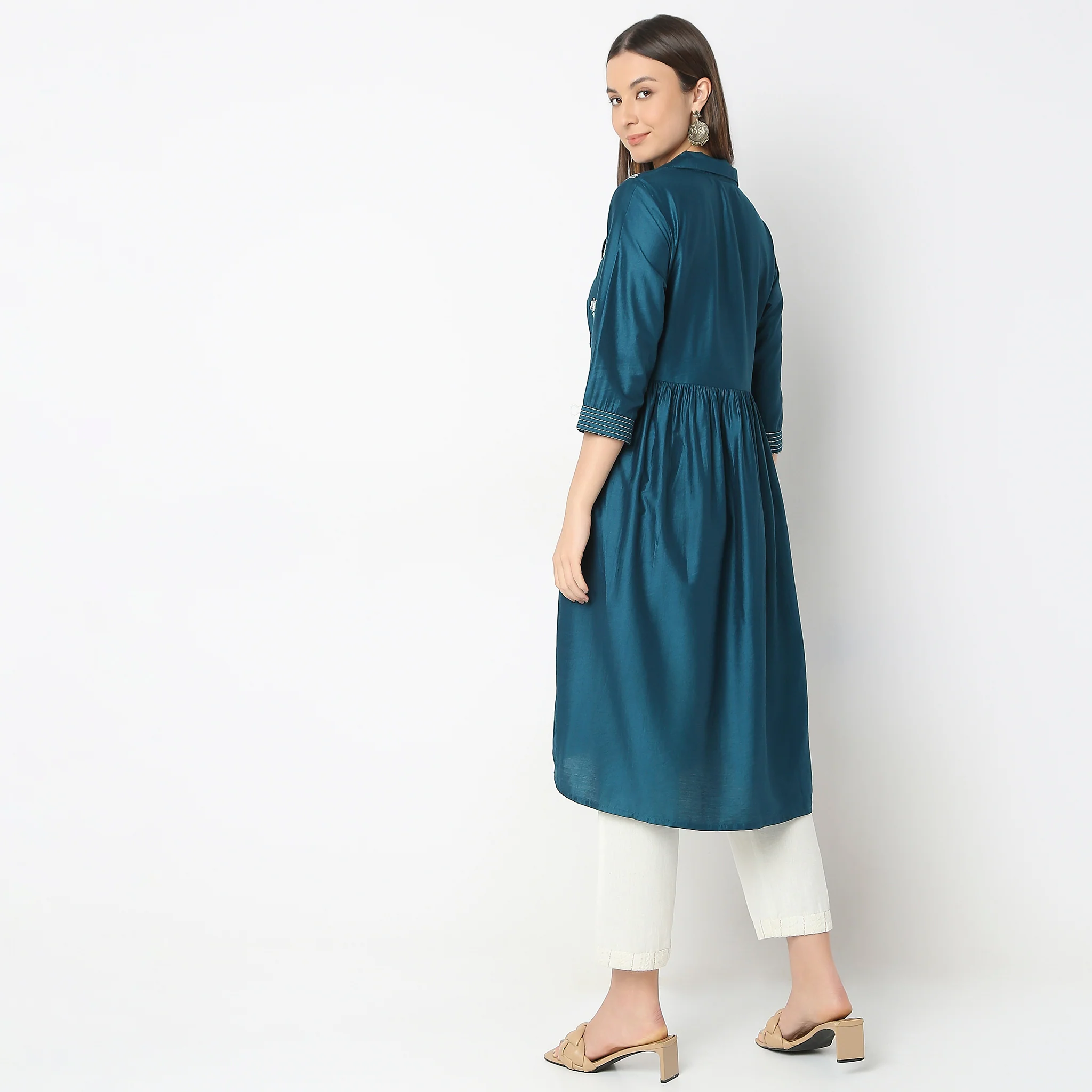 Flare Fit Embroidered Kurta - Image 3