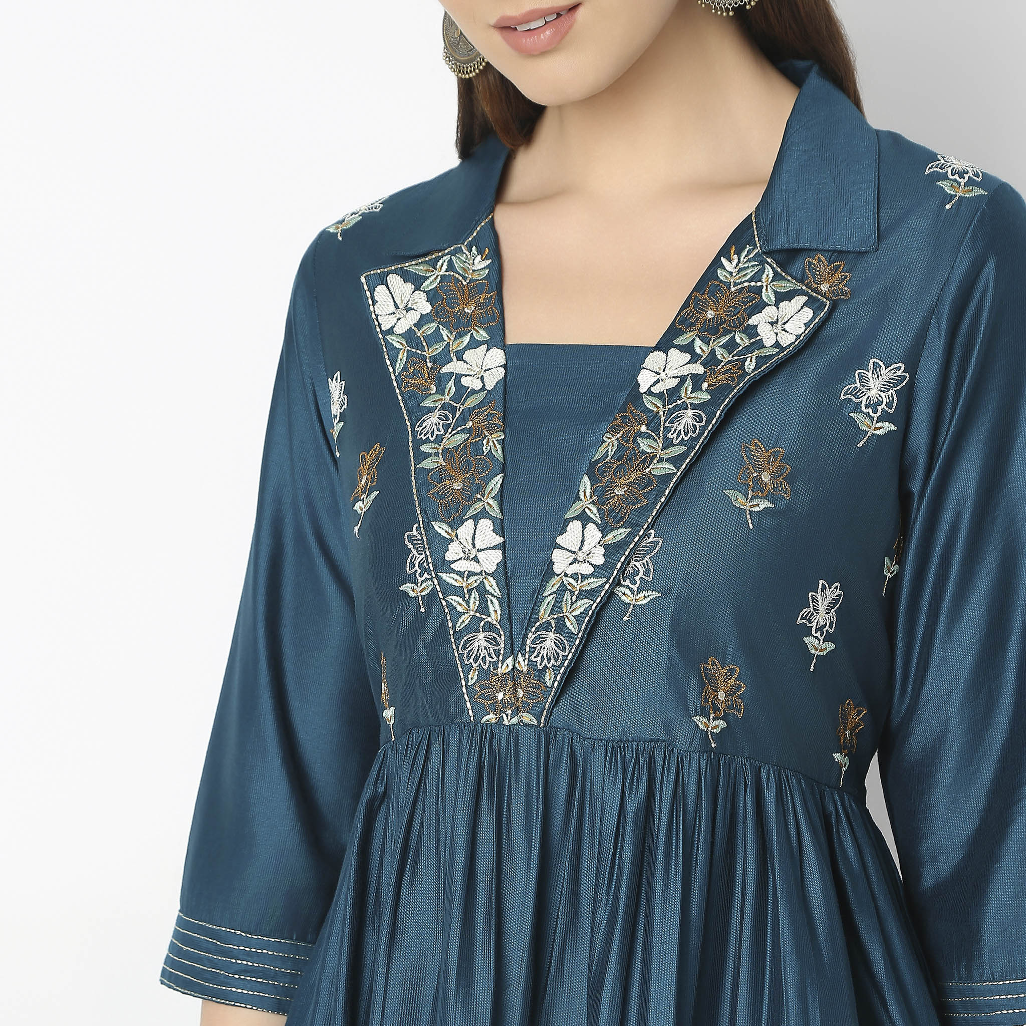 Flare Fit Embroidered Kurta - Image 4