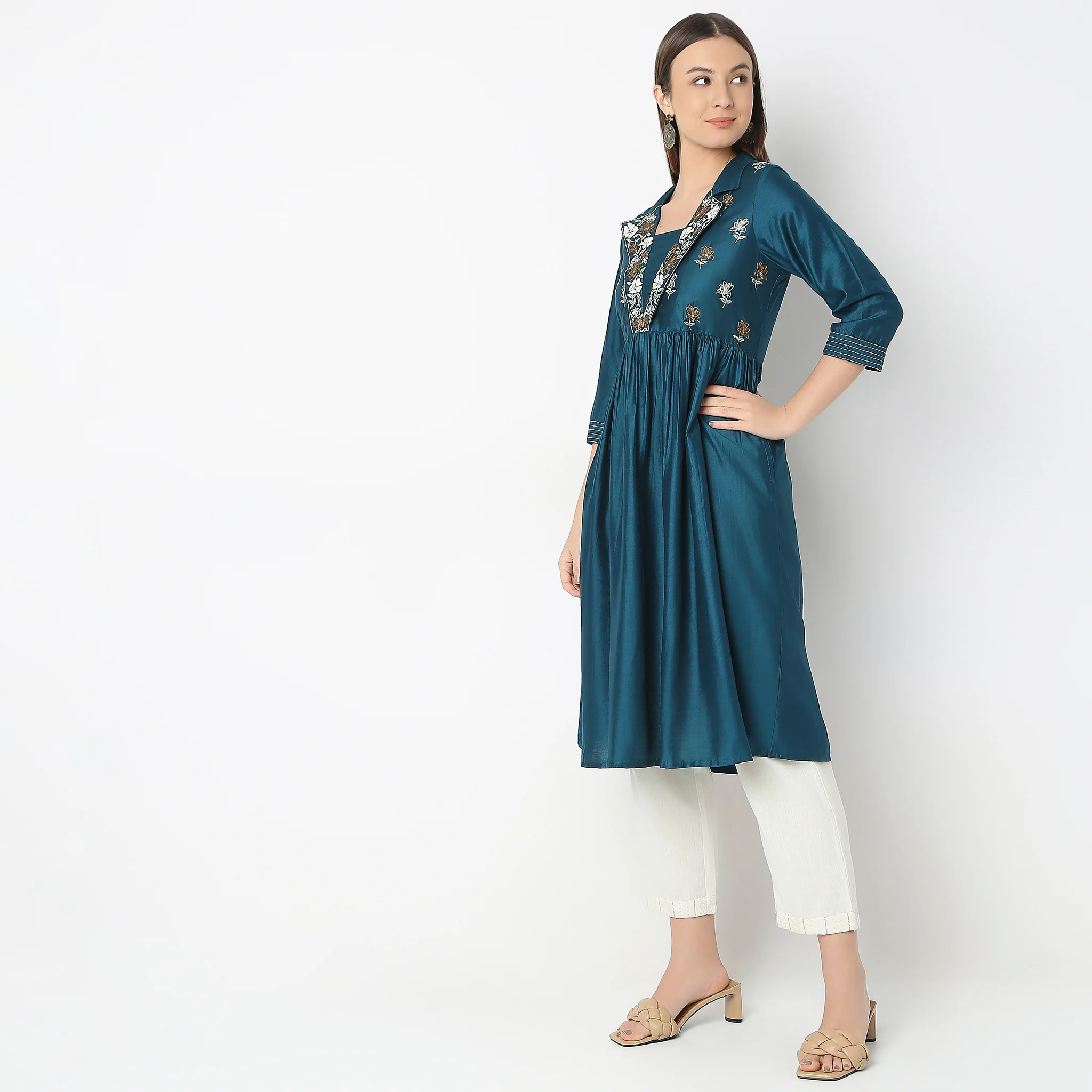 Flare Fit Embroidered Kurta - Image 5