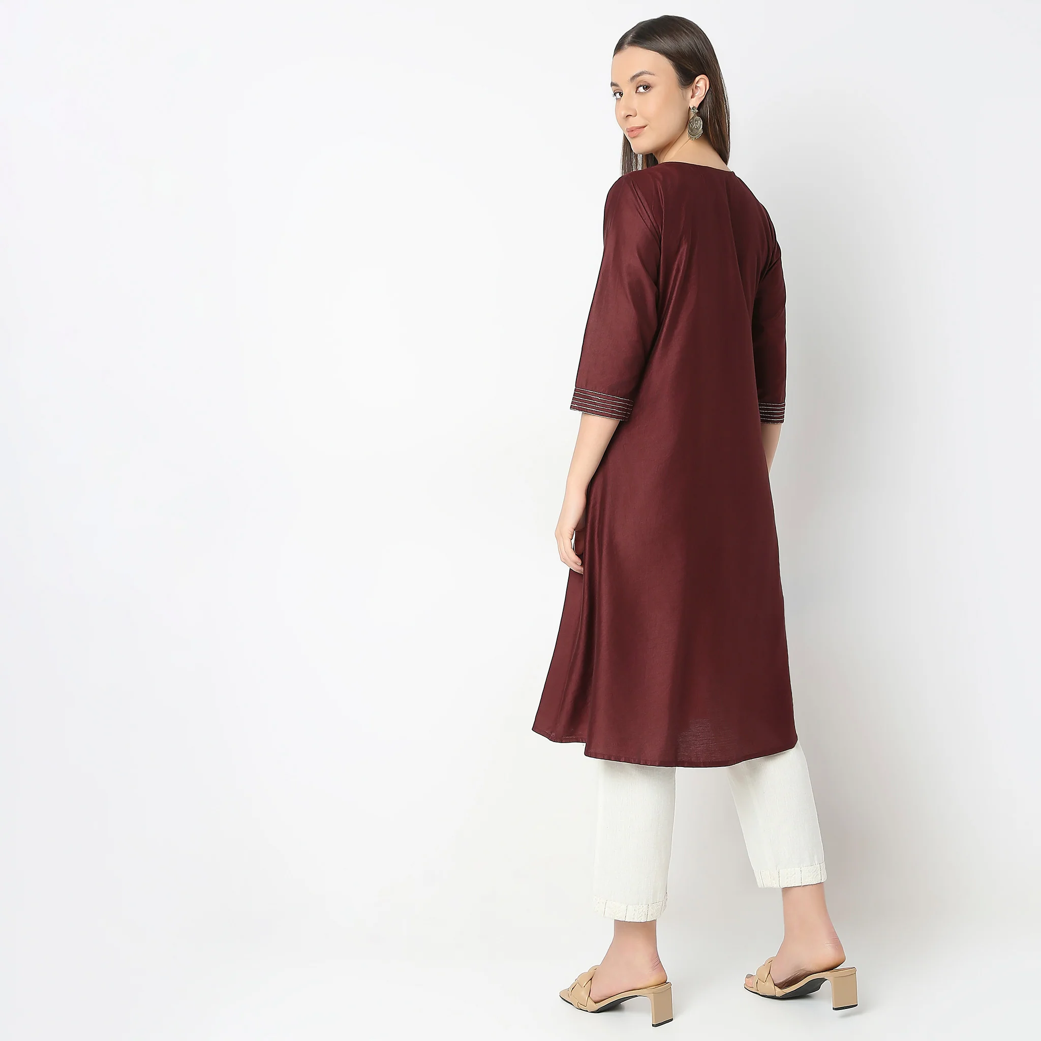 Flare Fit Embroidered Kurta - Image 3