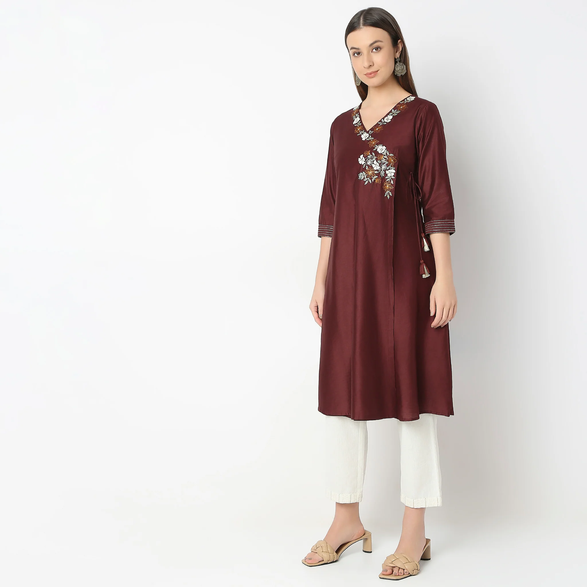 Flare Fit Embroidered Kurta - Image 5