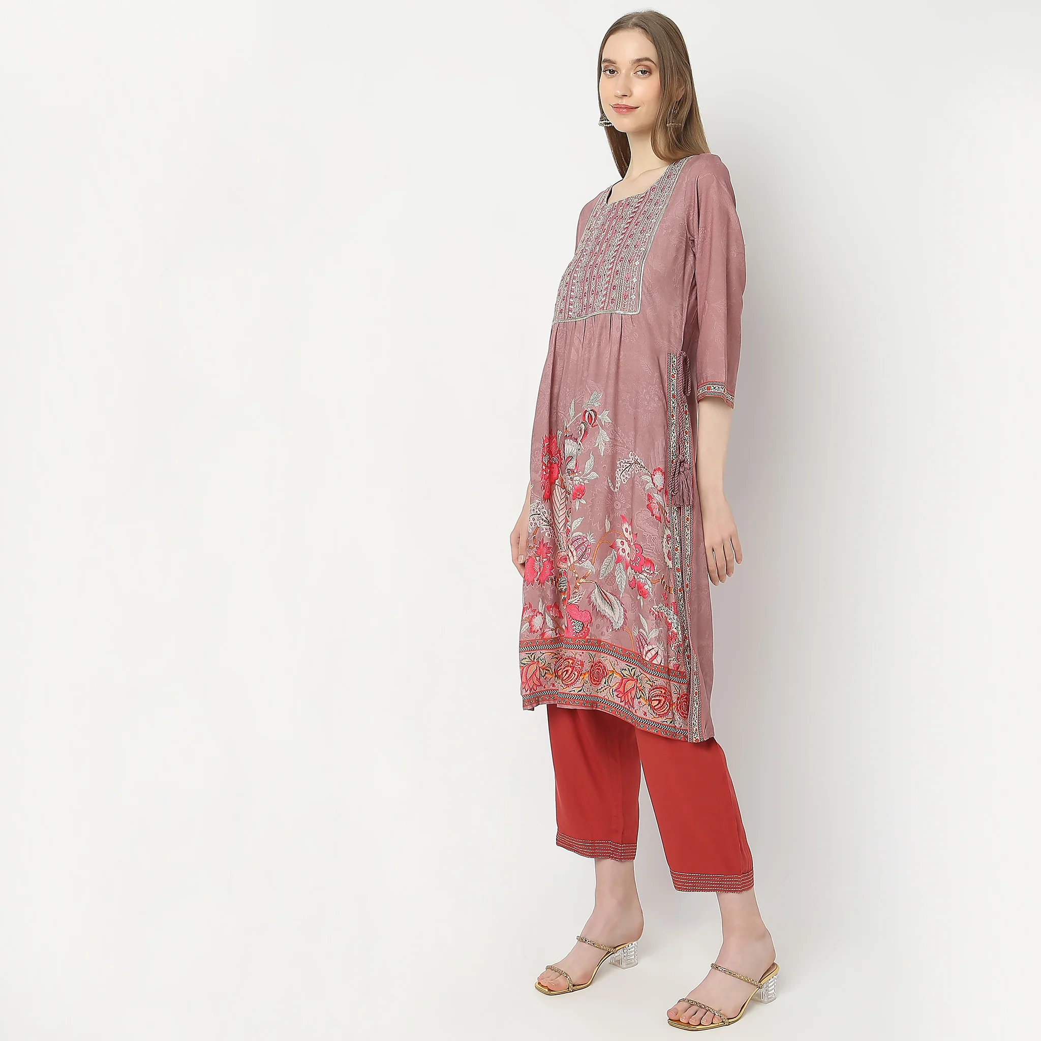 Flare Fit Embroidered Kurta - Image 5