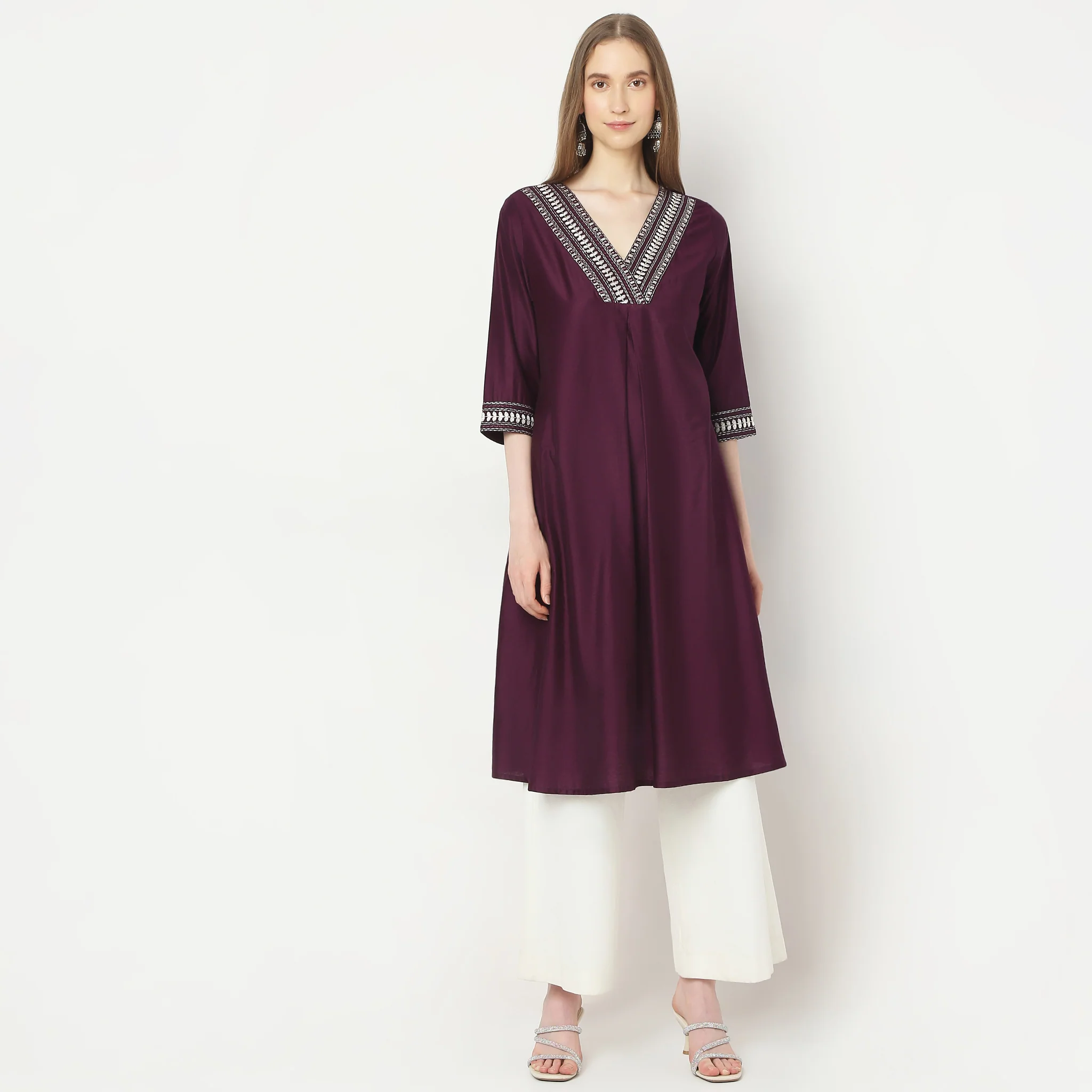 Flare Fit Embroidered Kurta - Image 2