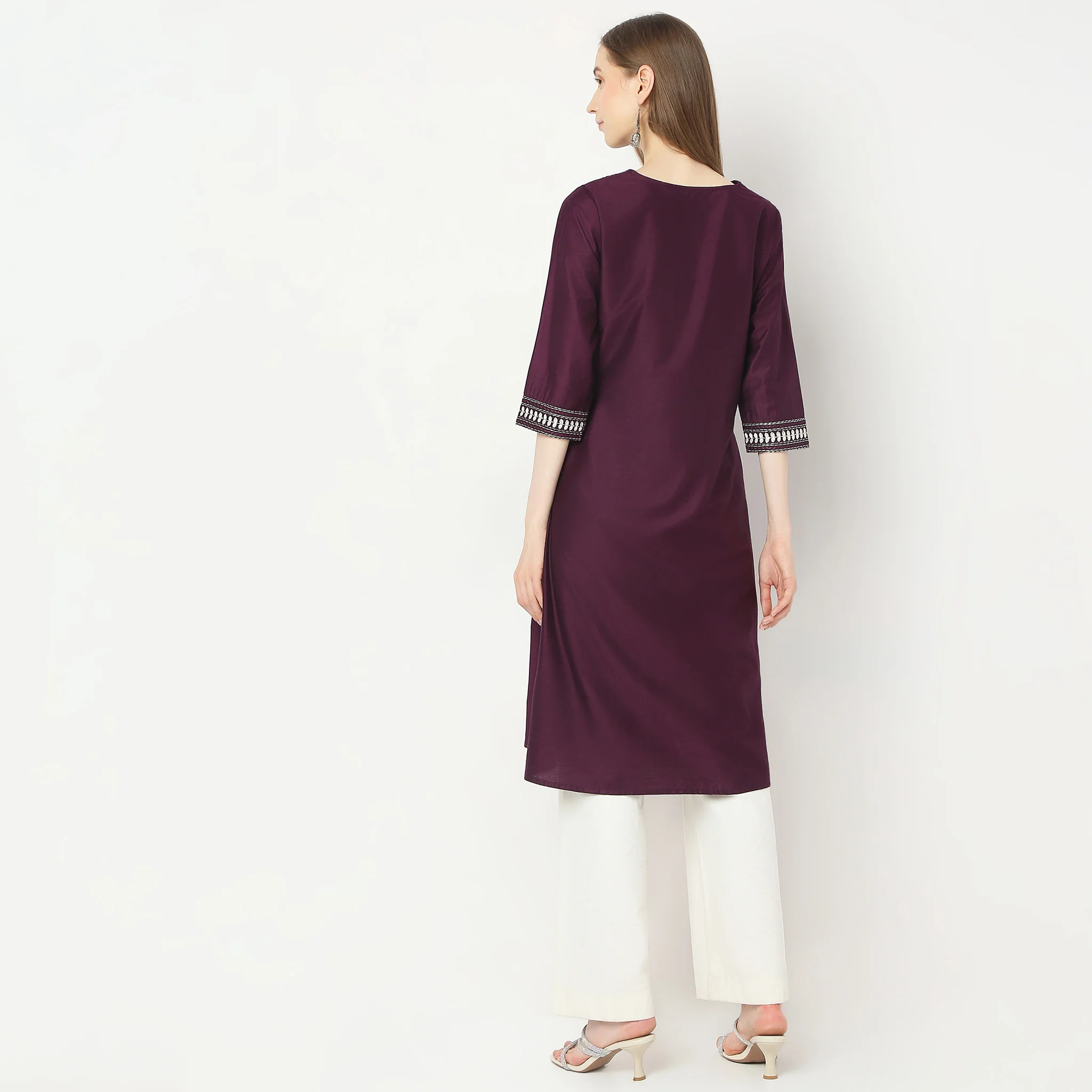 Flare Fit Embroidered Kurta - Image 3