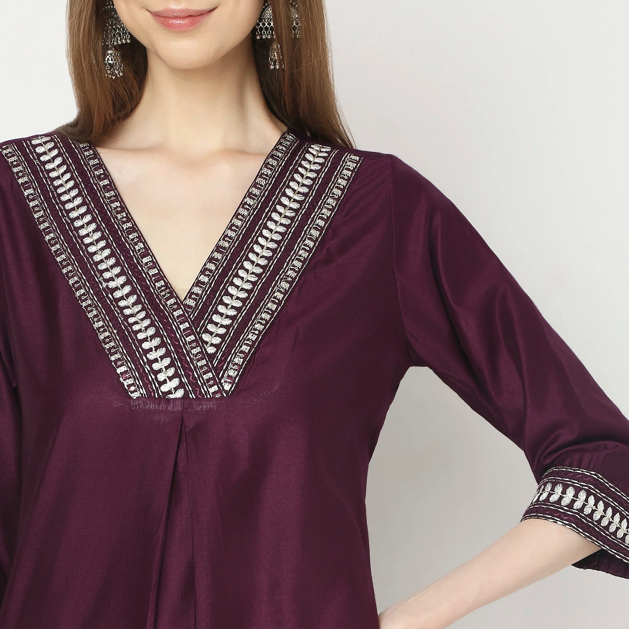 Flare Fit Embroidered Kurta - Image 4